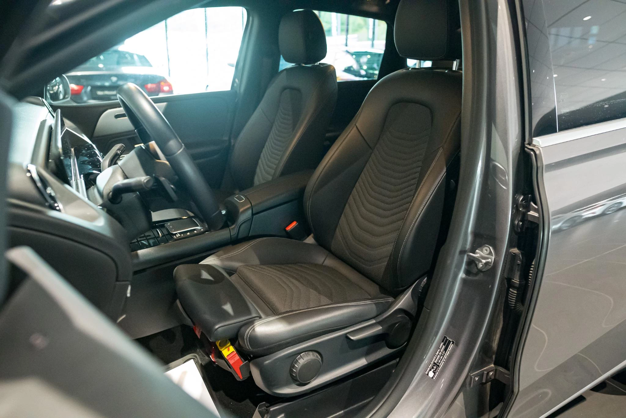 Mercedes-Benz-B-Klasse-image-21