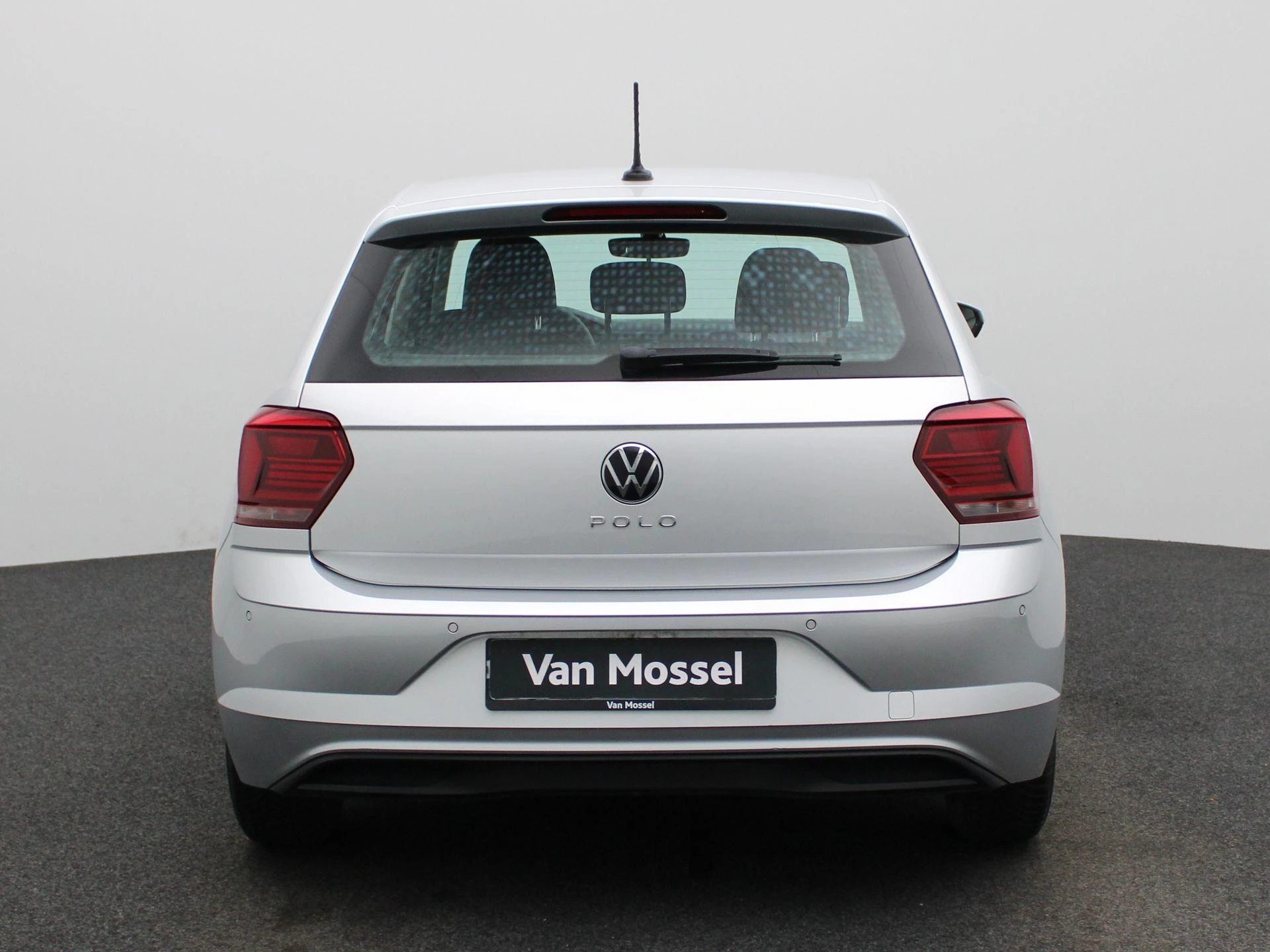 Volkswagen-Polo-image-4