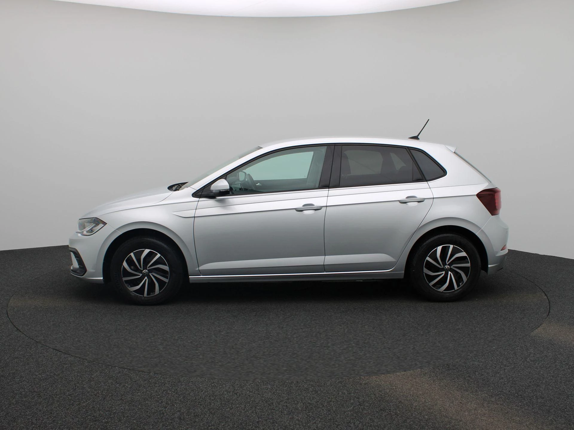 Volkswagen-Polo-image-3