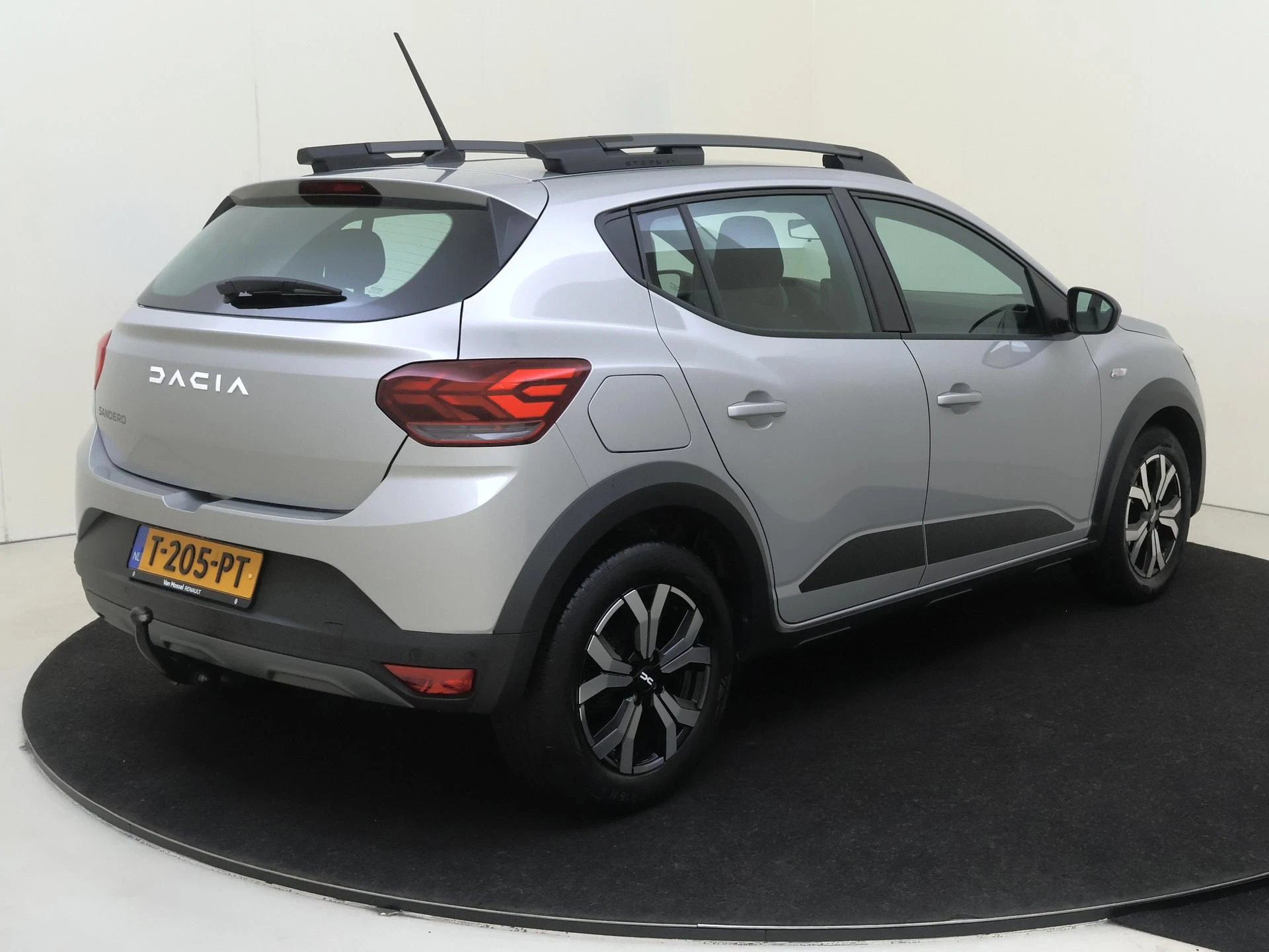 Dacia-Sandero Stepway-image-3
