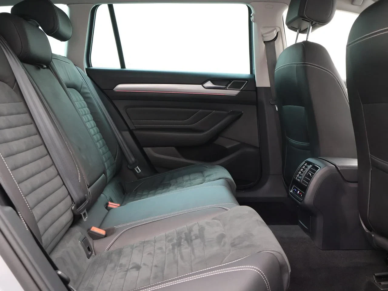 Volkswagen-Passat-image-13