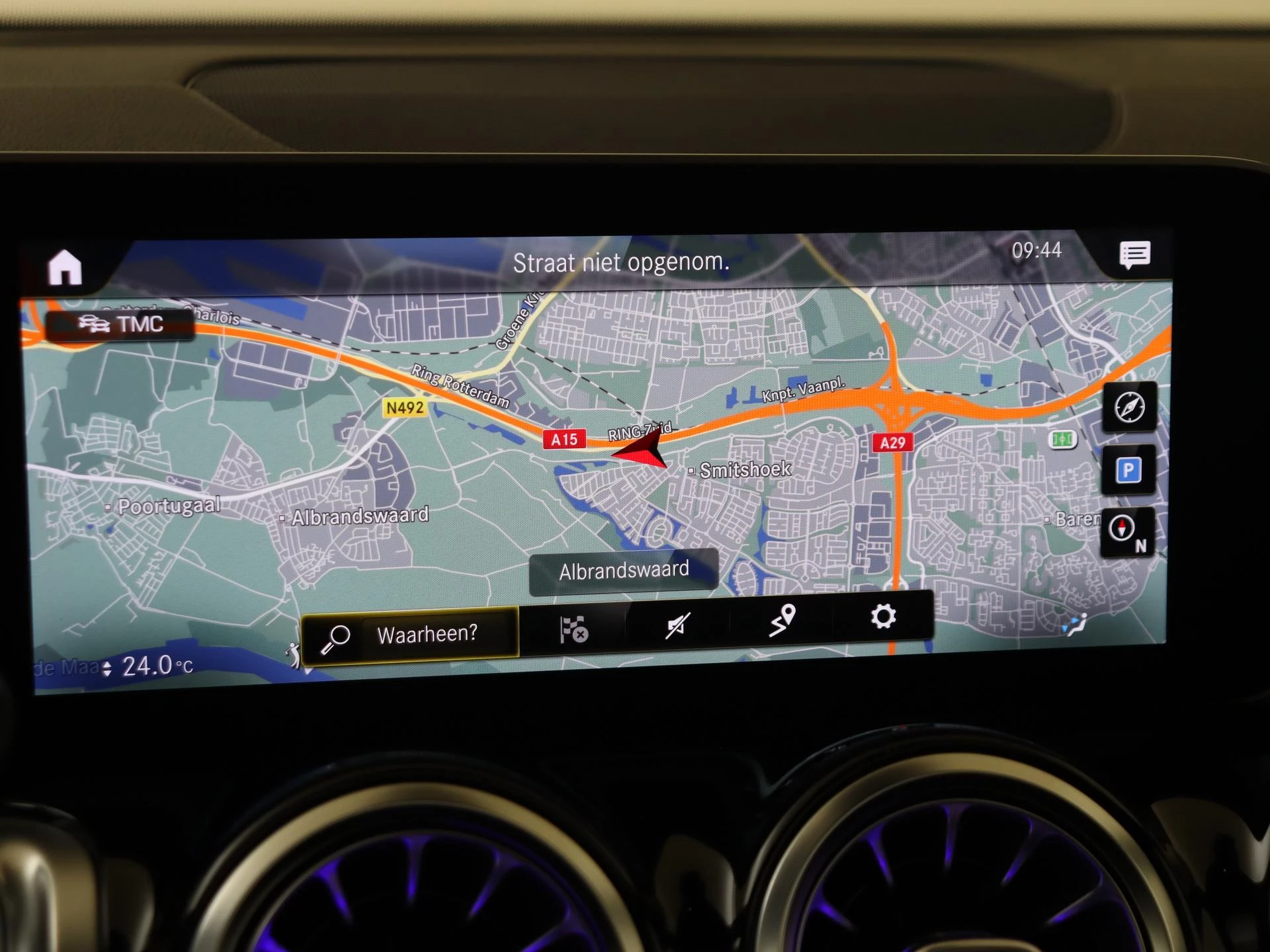 Mercedes-Benz-GLB-image-25