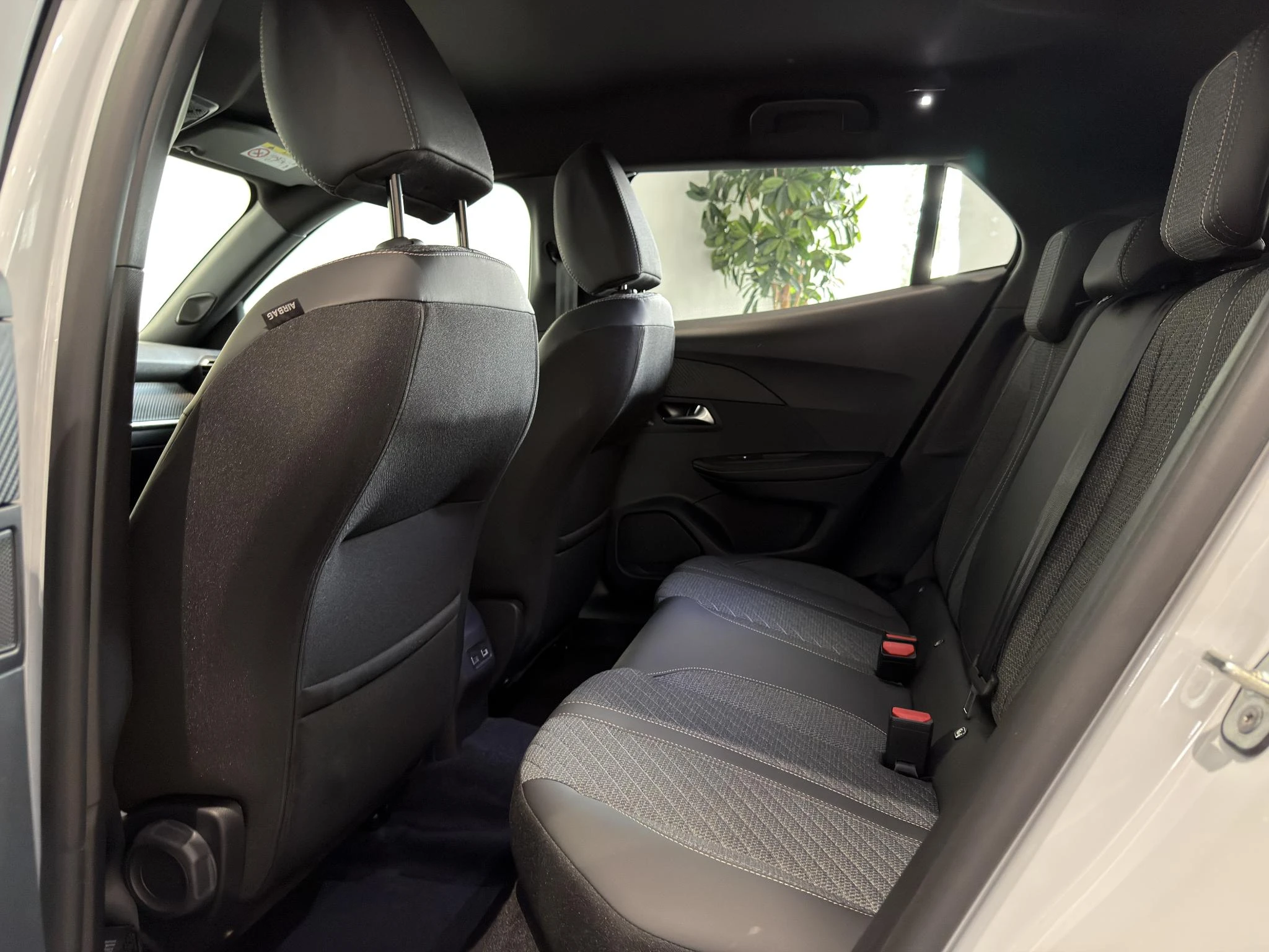 Peugeot 2008 1.2 Hybrid 145 Allure