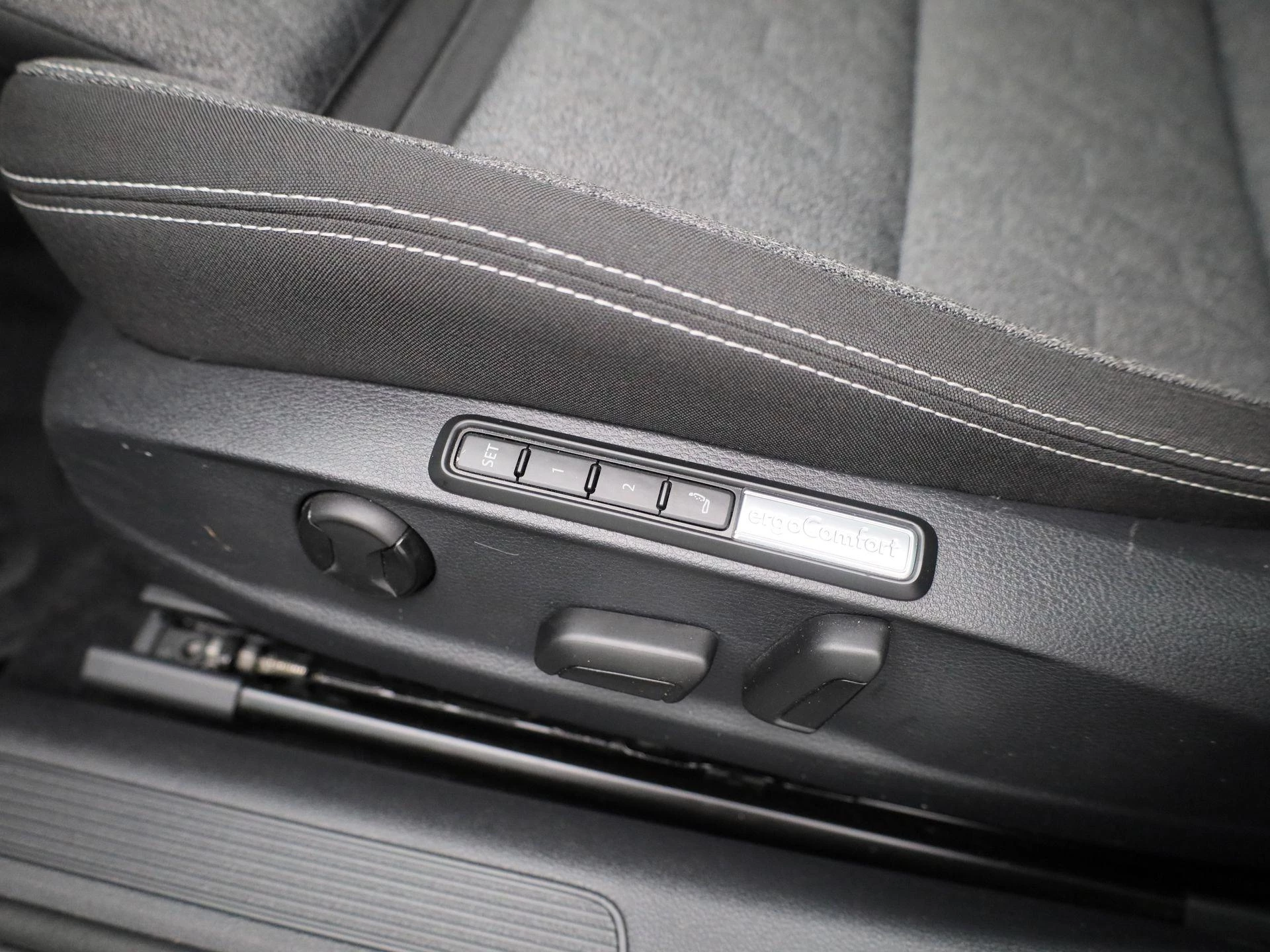 Volkswagen-Passat-image-45