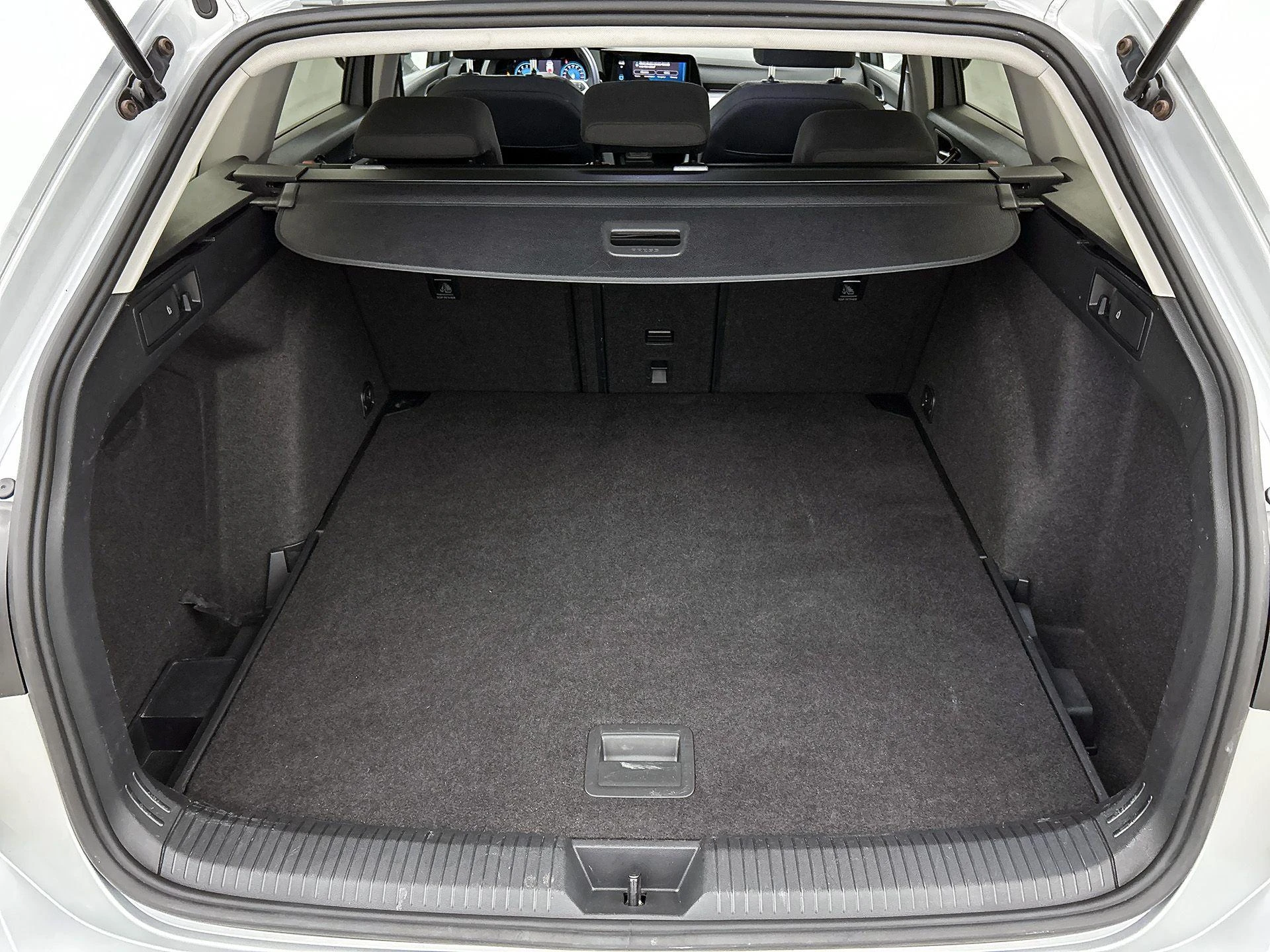 Volkswagen-Golf-image-21