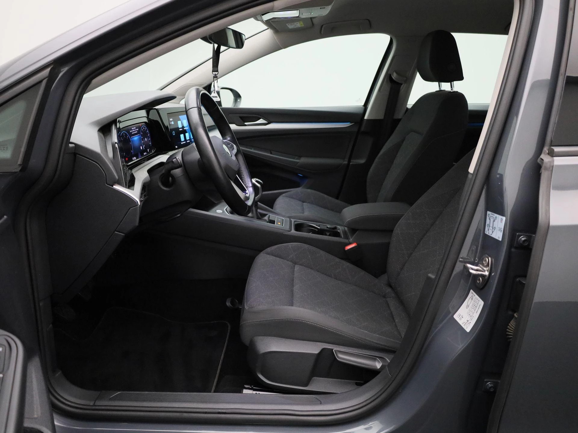 Volkswagen-Golf-image-9