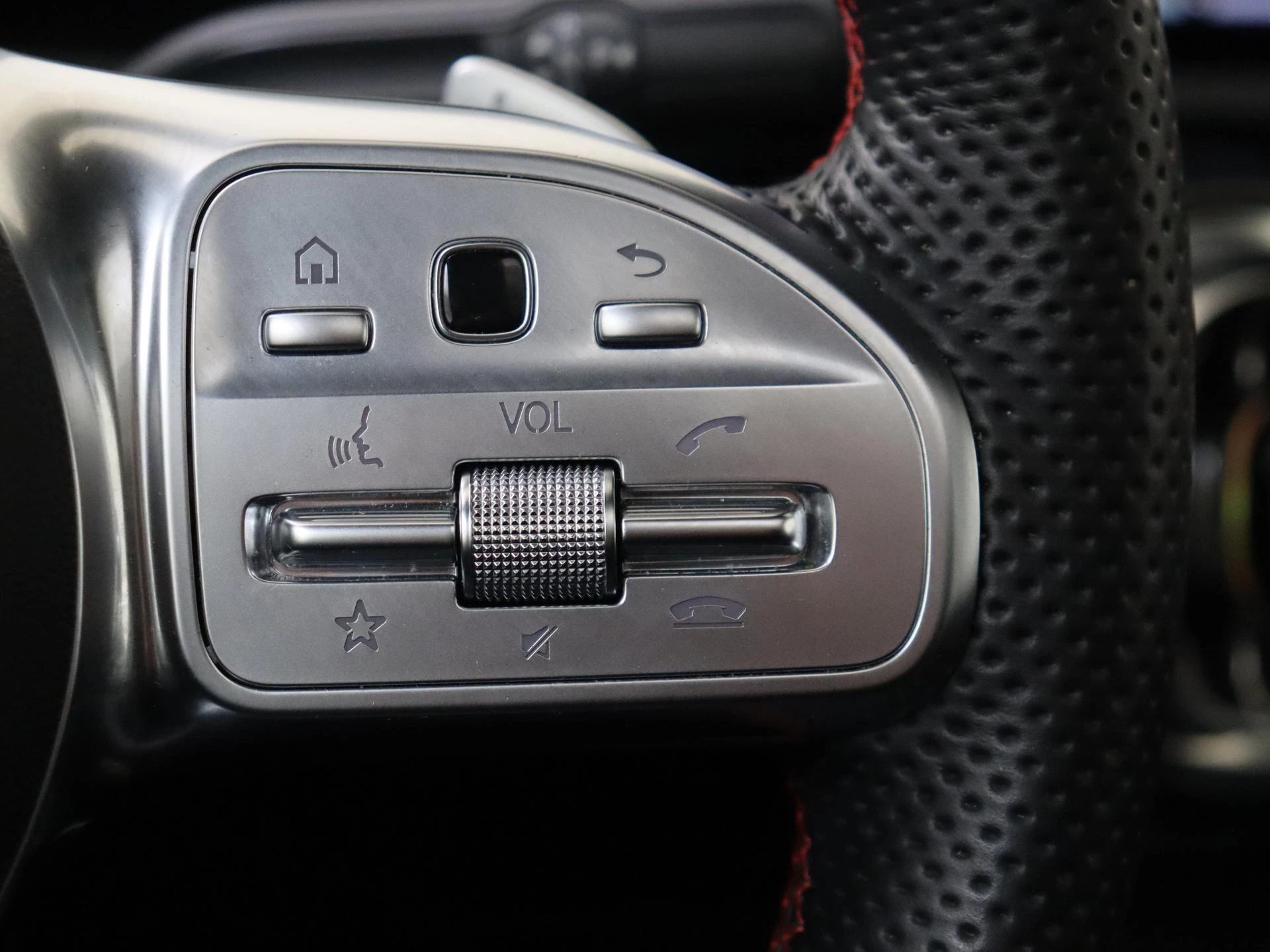 Mercedes-Benz-CLA-image-13