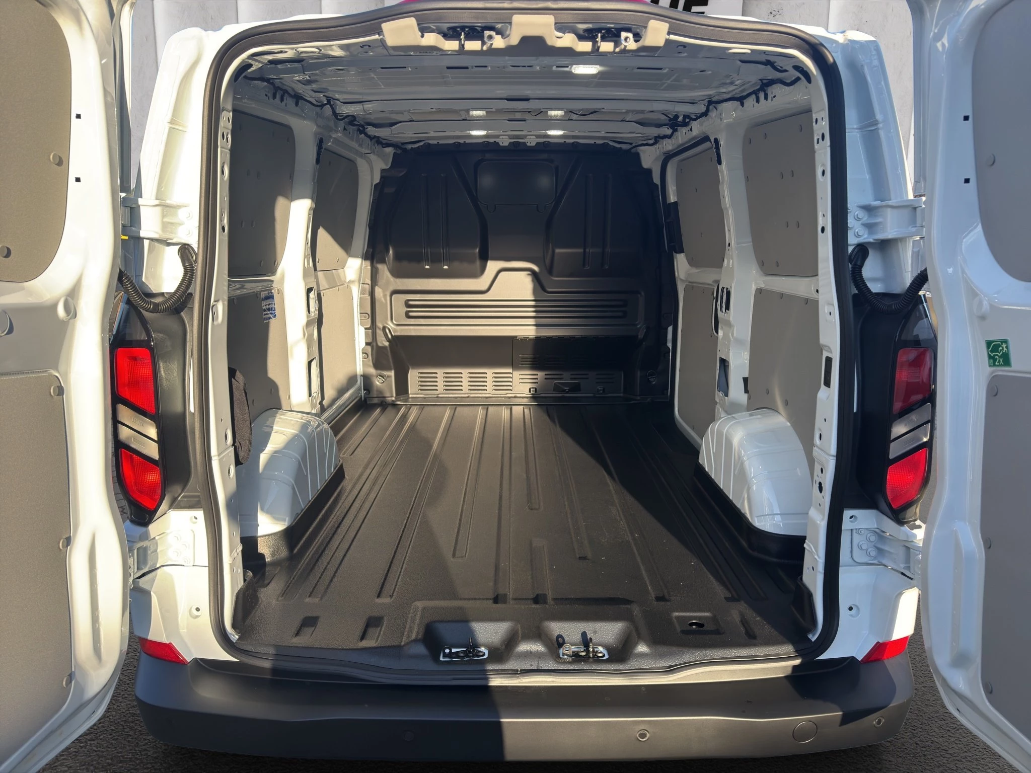 Ford-Transit Custom-image-16