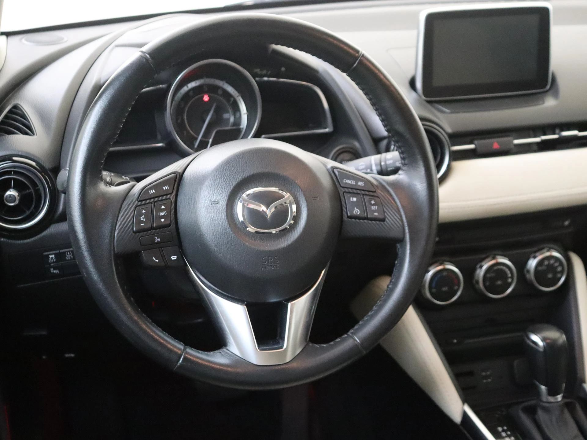 Mazda-2-image-12