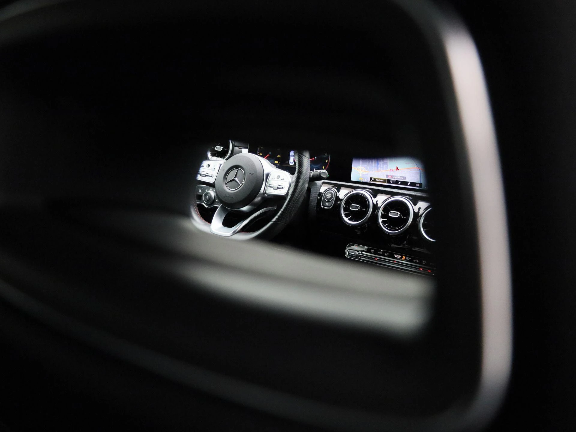 Mercedes-Benz-CLA-image-39