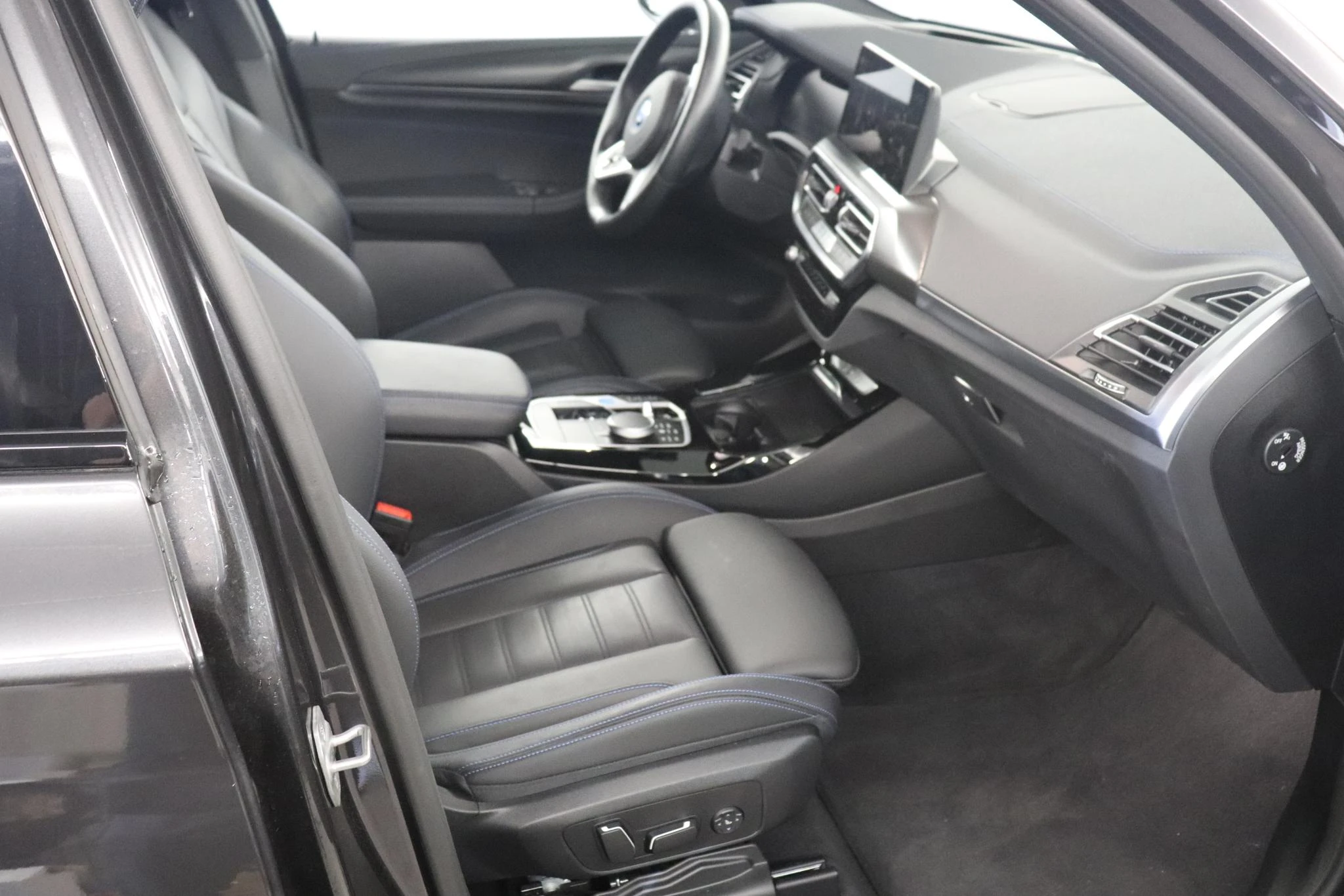 BMW-iX3-image-8