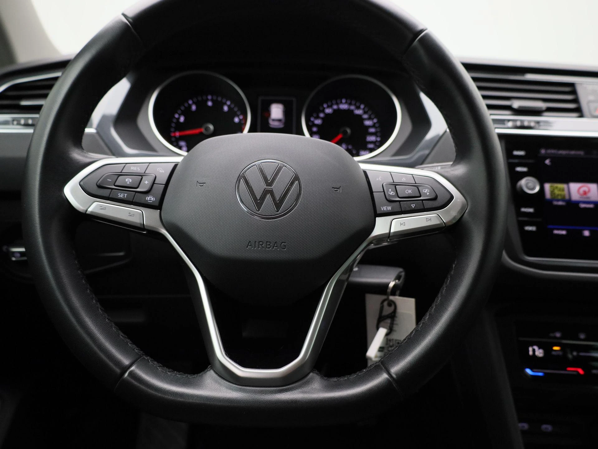 Volkswagen-Tiguan-image-6