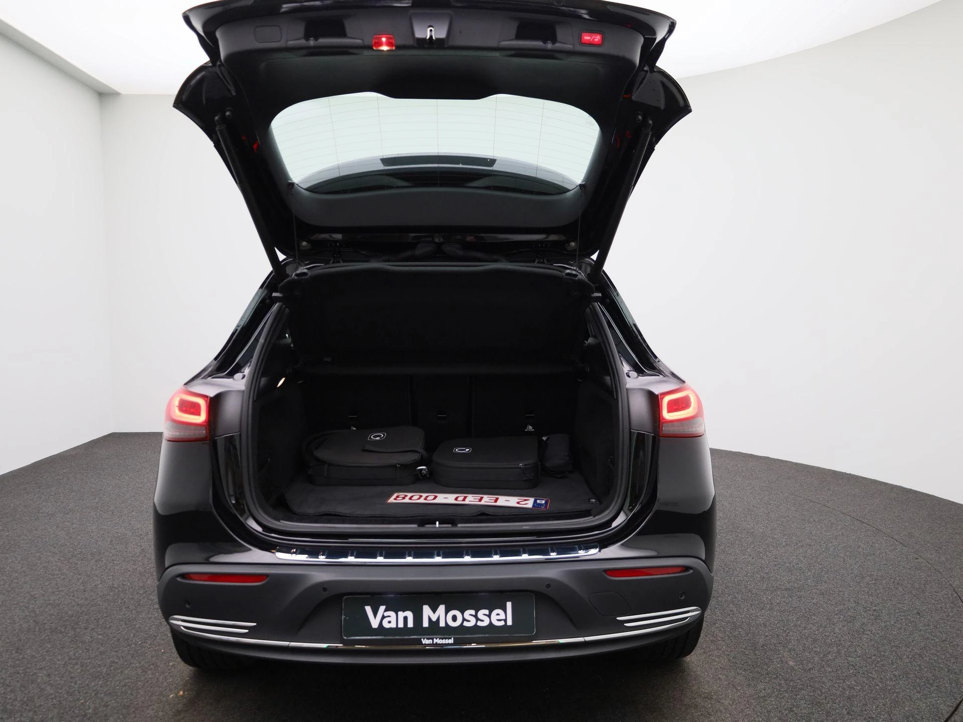 Mercedes-Benz-EQA-image-10