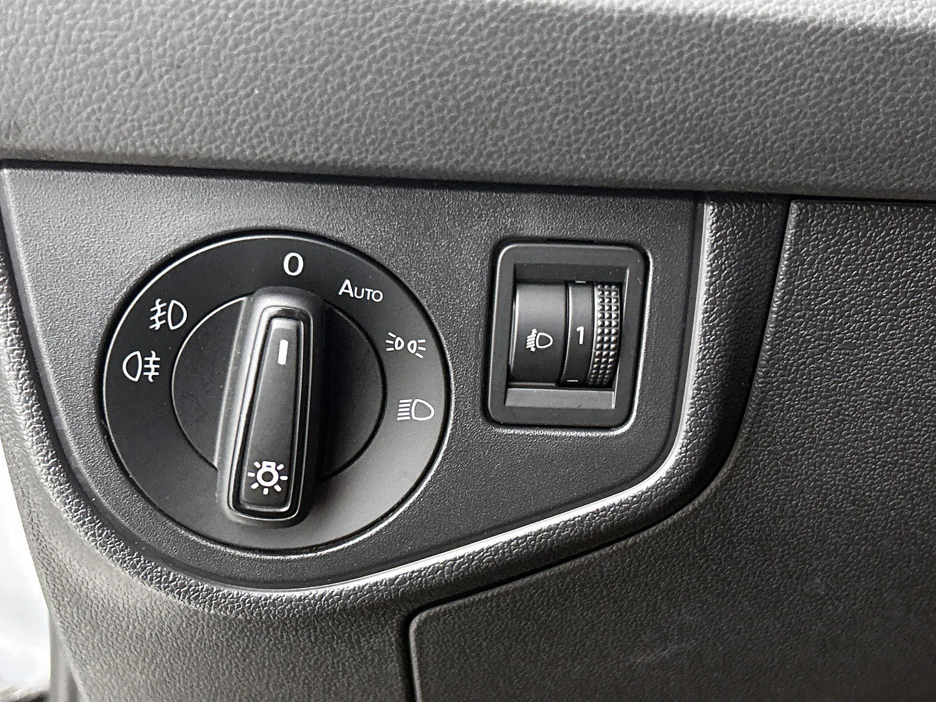 Volkswagen-Polo-image-26