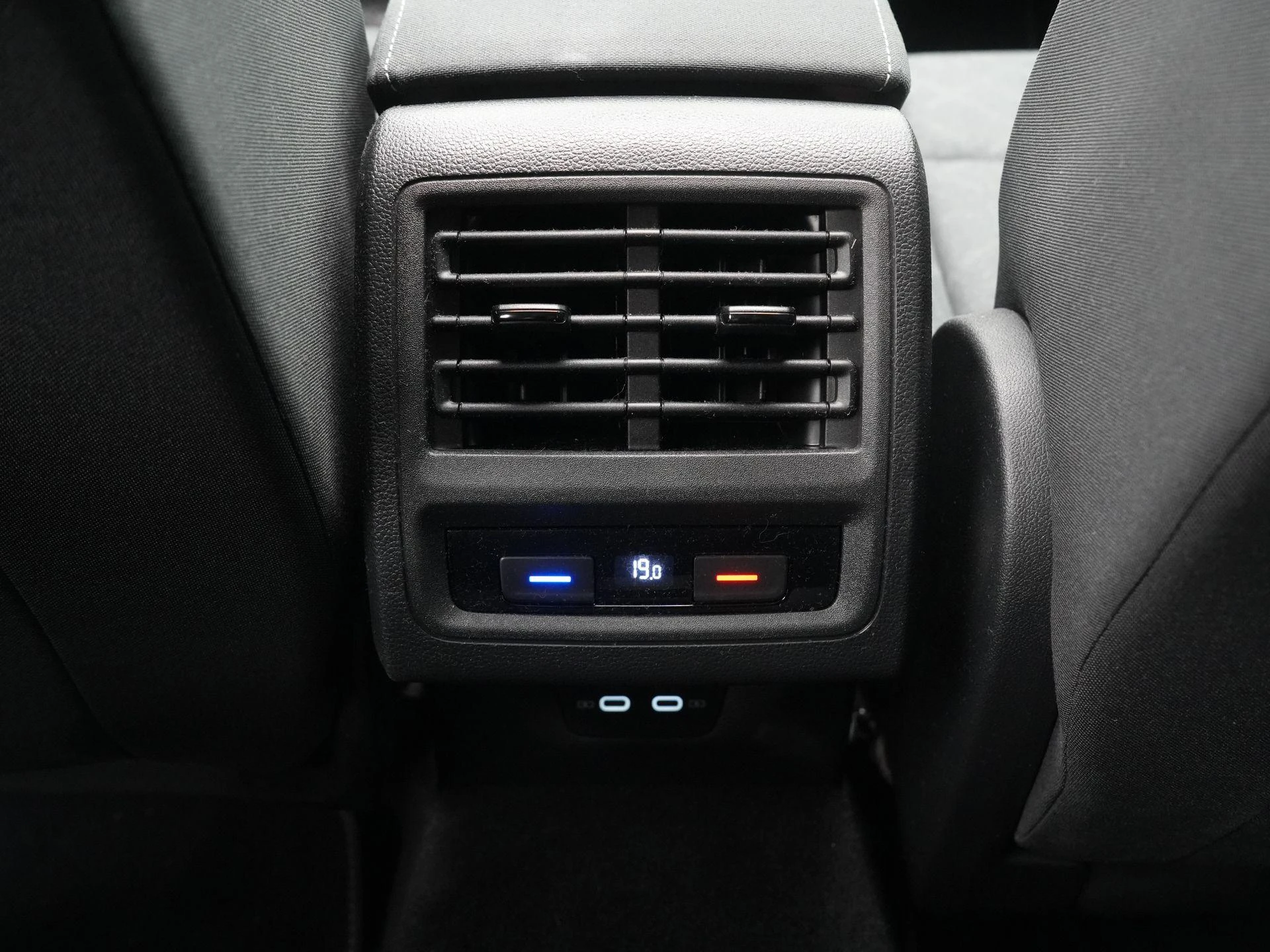 Volkswagen-Golf-image-33