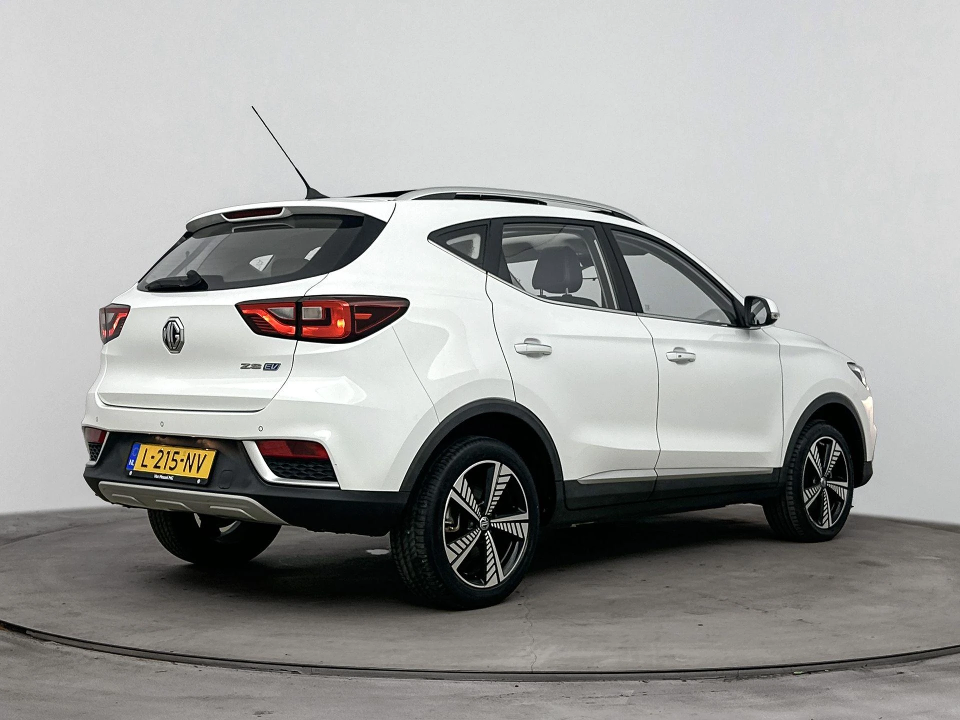MG-ZS EV-image-3