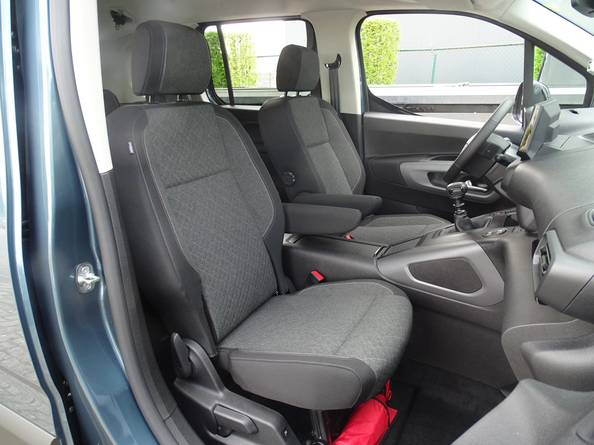 Opel Combo Life 1.2T Edition+gps+camera+park pilot achteraan