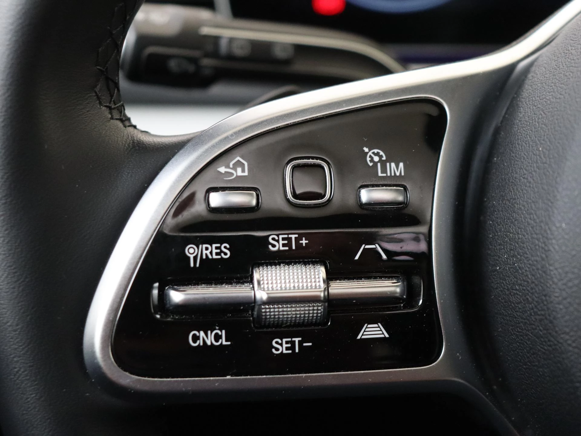 Mercedes-Benz-GLE-image-13