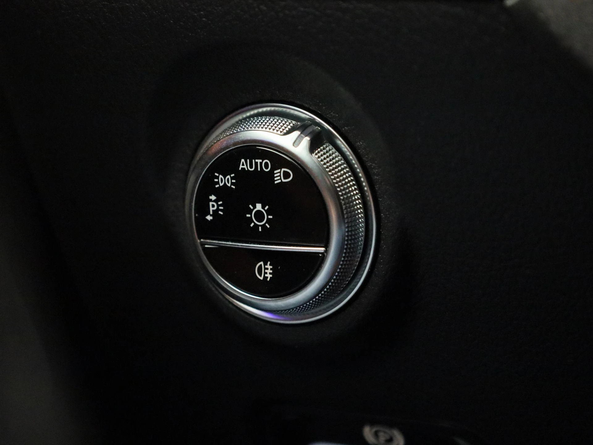 Mercedes-Benz-C-Klasse-image-22