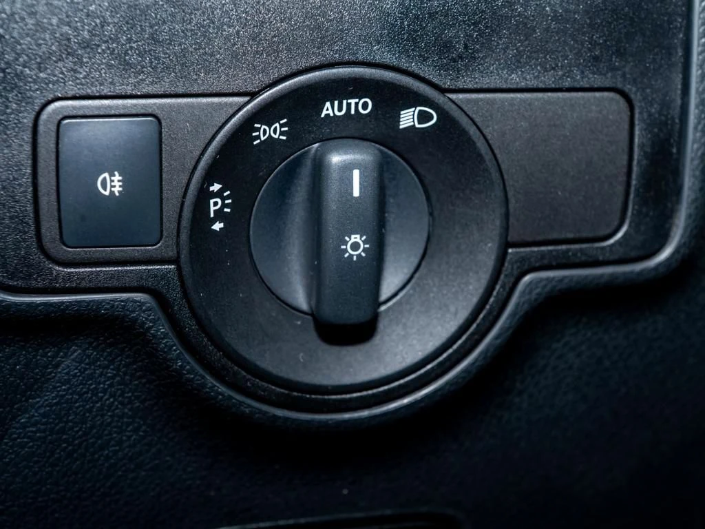 Mercedes-Benz-Vito 124-image-12