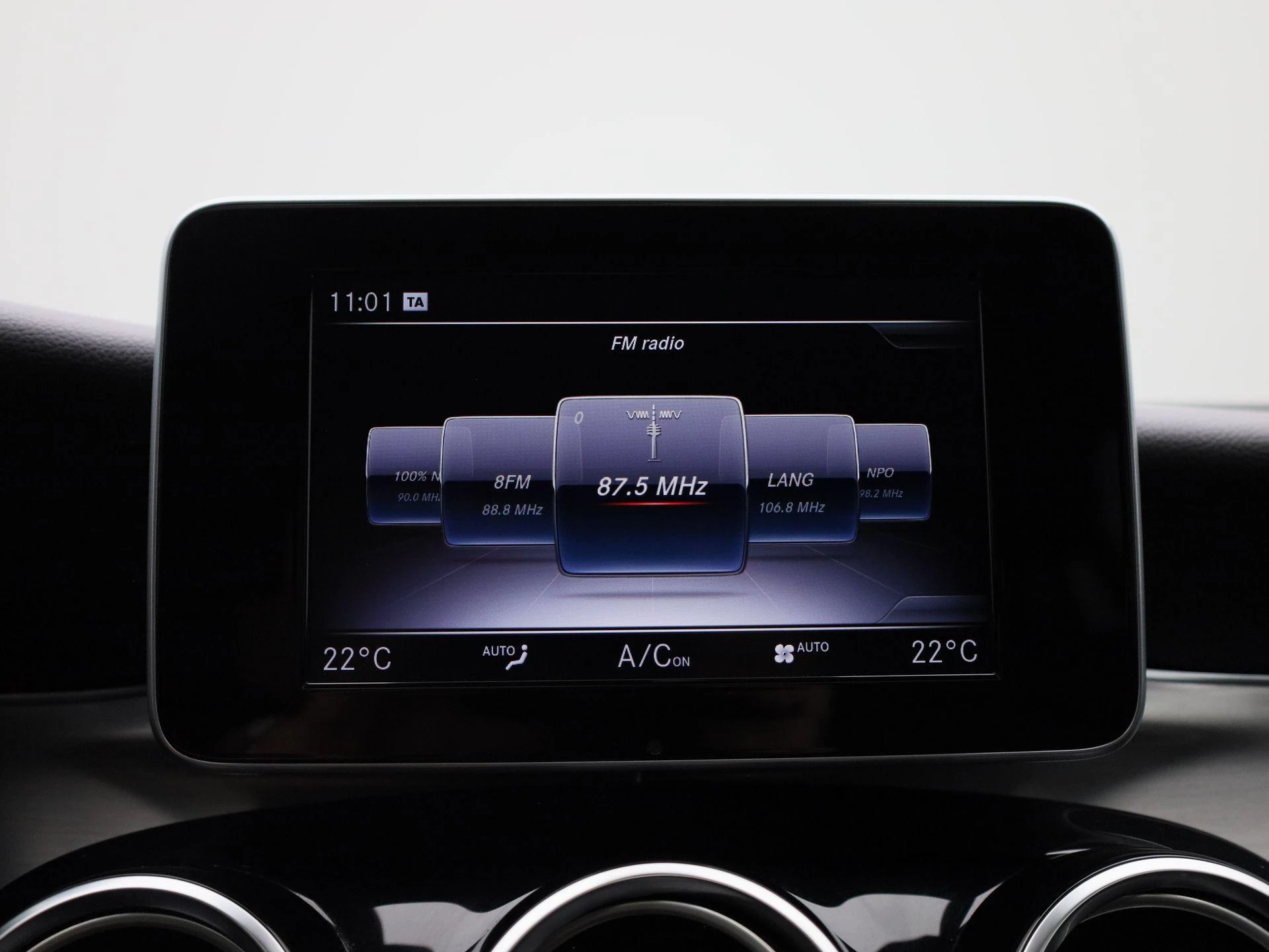 Mercedes-Benz-GLC-image-21
