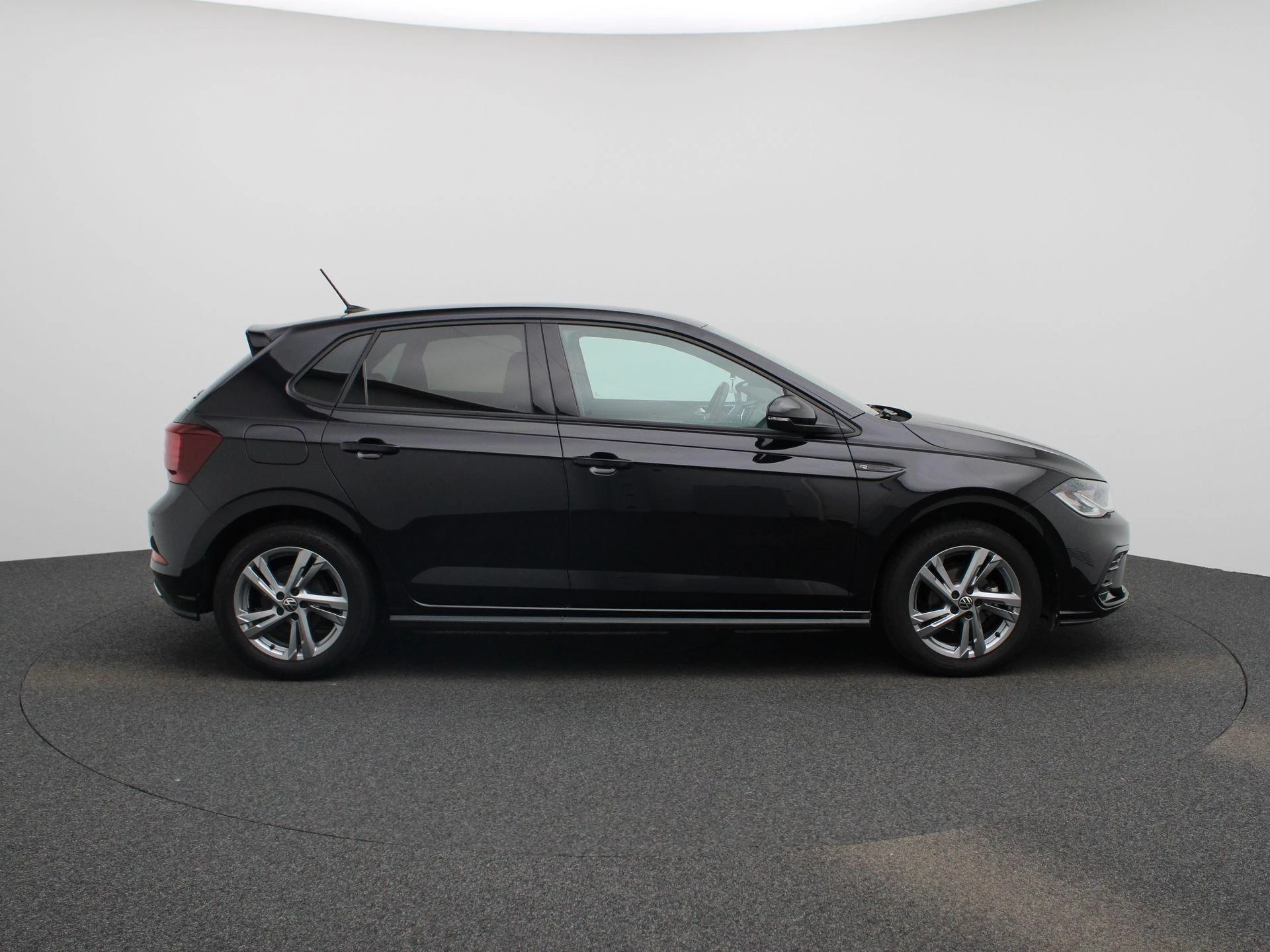 Volkswagen-Polo-image-5