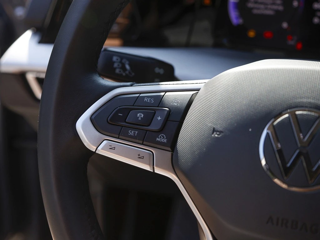 Volkswagen-Golf-image-14