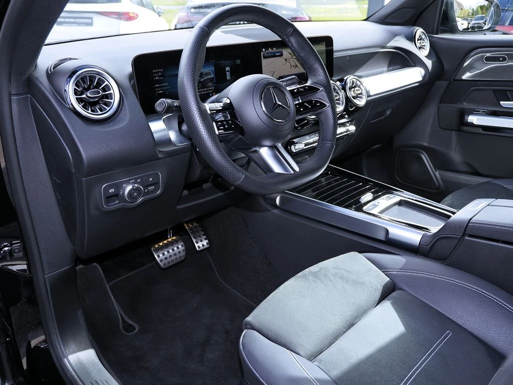 Mercedes-Benz-GLB 200 d-image-8