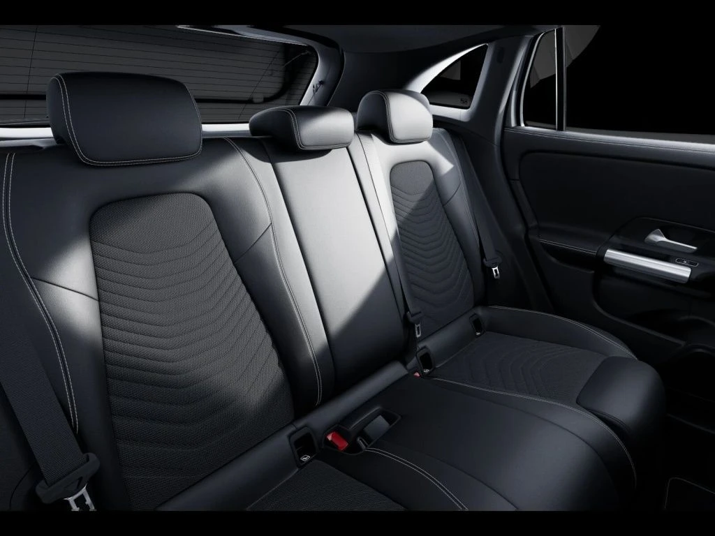 Mercedes-Benz-GLA 200-image-11