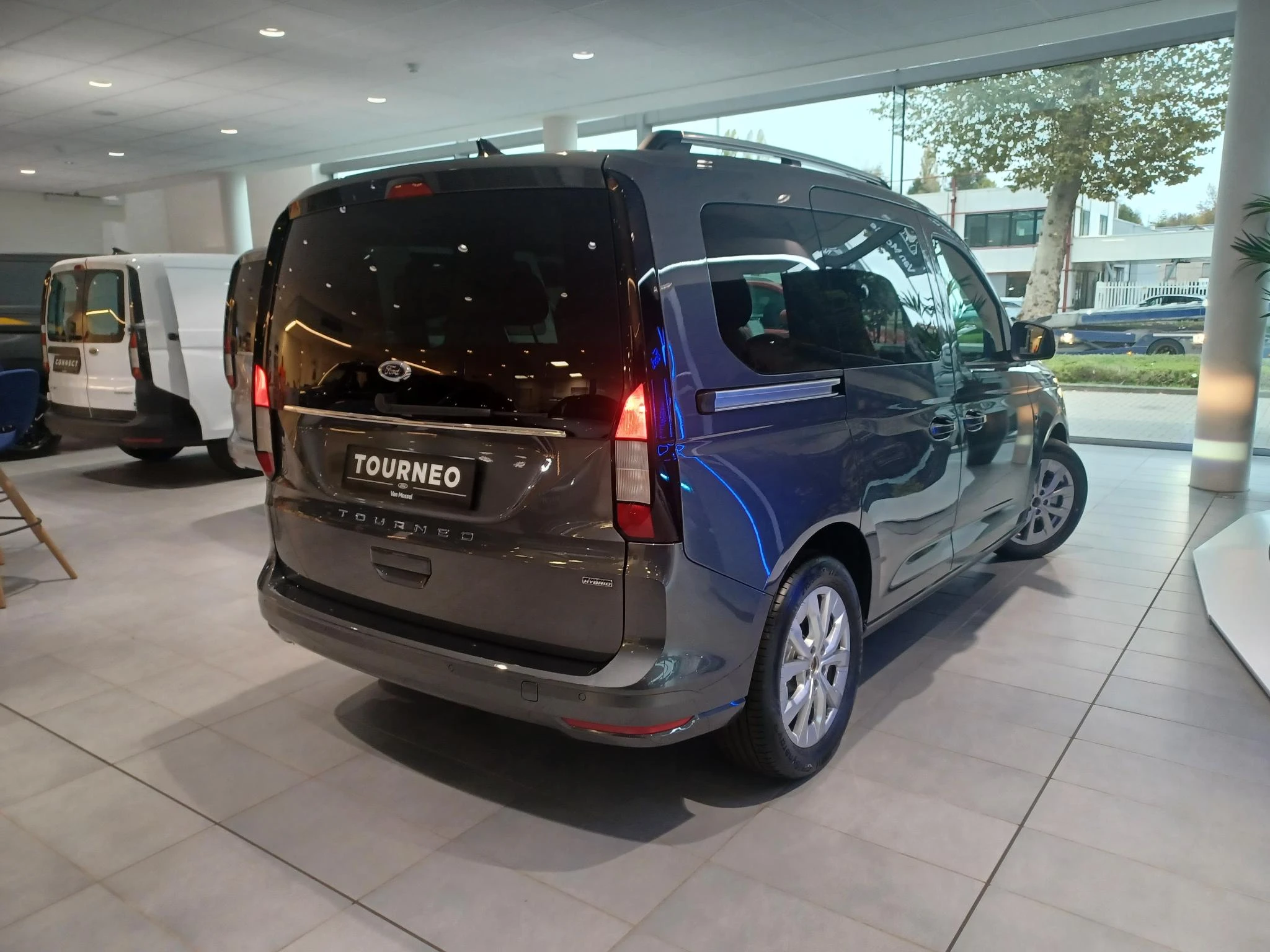 Ford-Tourneo Connect-image-1