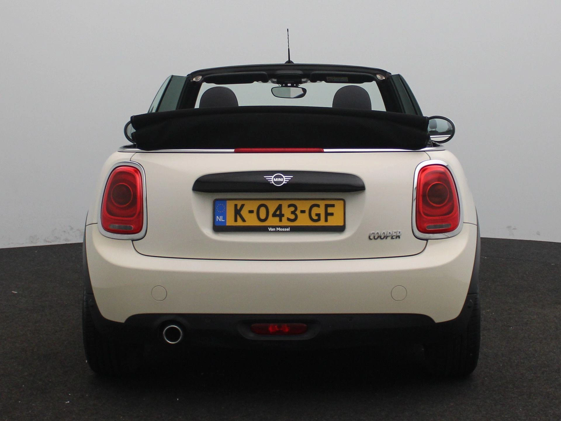 MINI-Cooper Cabrio-image-5