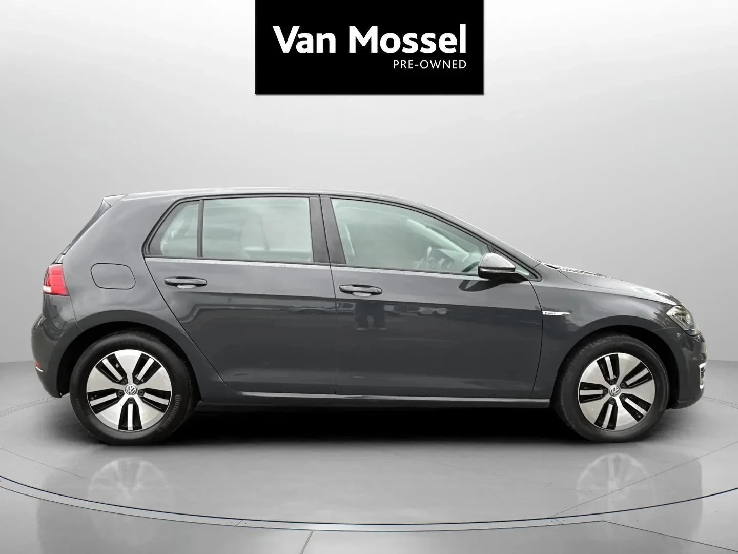 Volkswagen-e-Golf-image-3