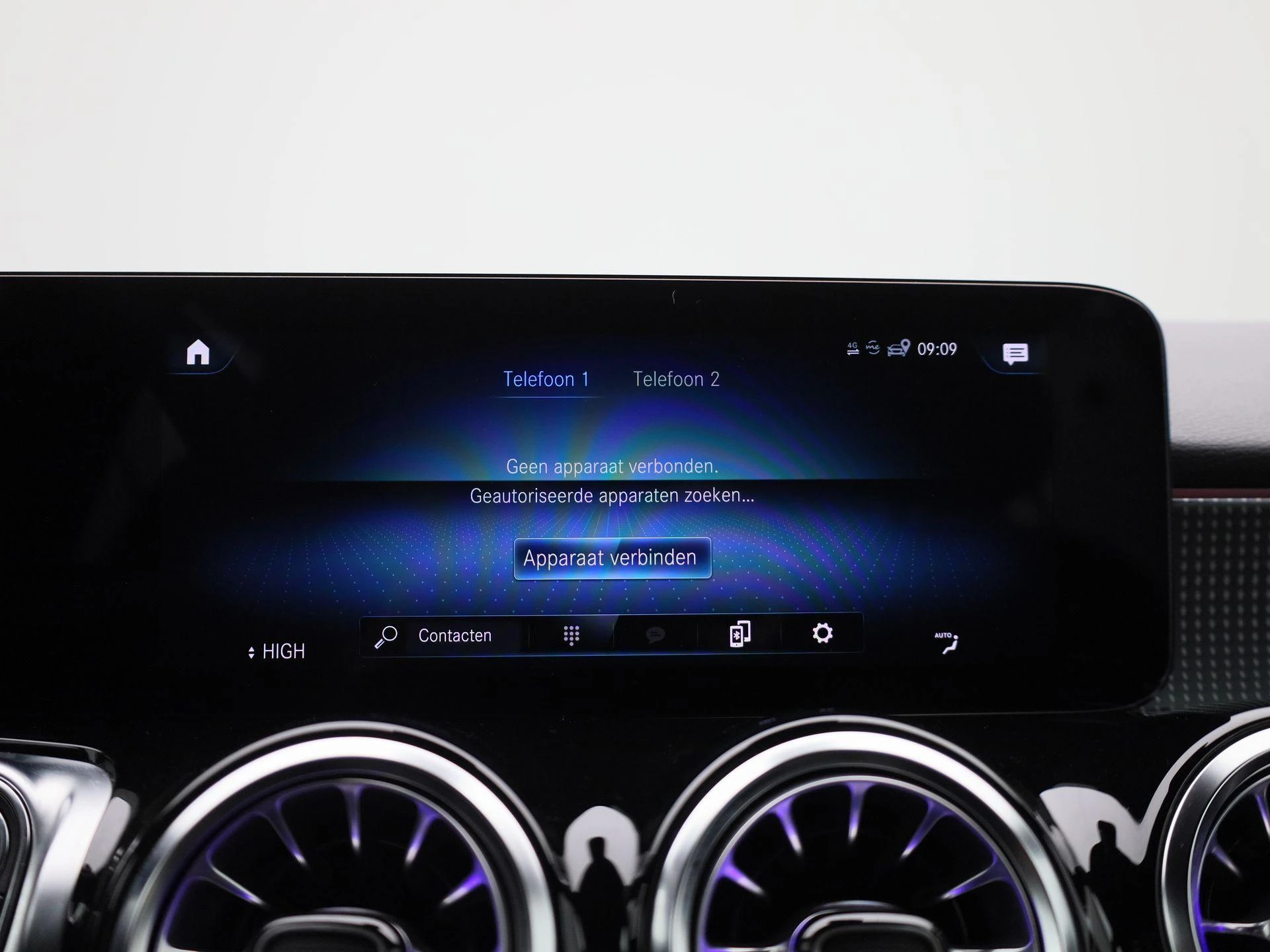 Mercedes-Benz-EQB-image-27