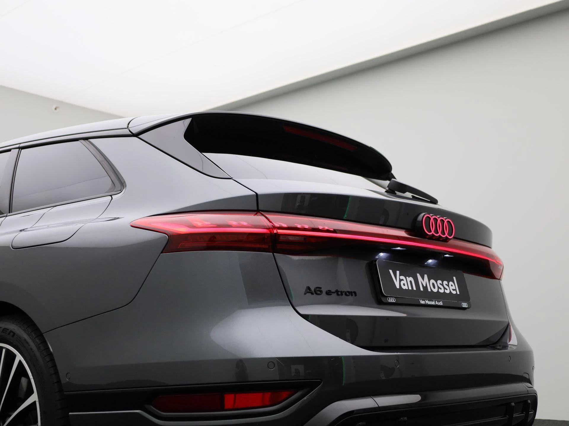 Audi-A6 Avant e-tron-image-58