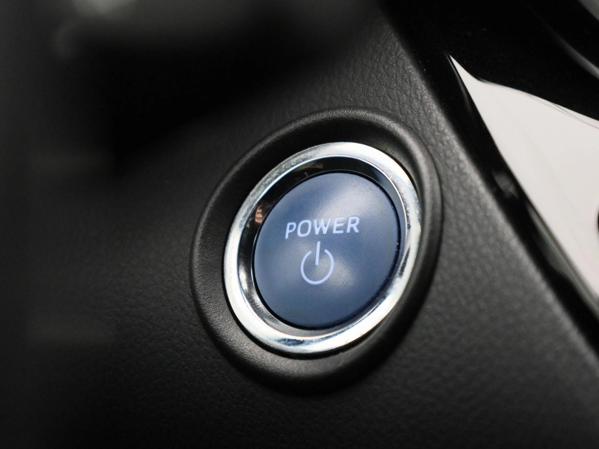 Toyota-C-HR-image-24