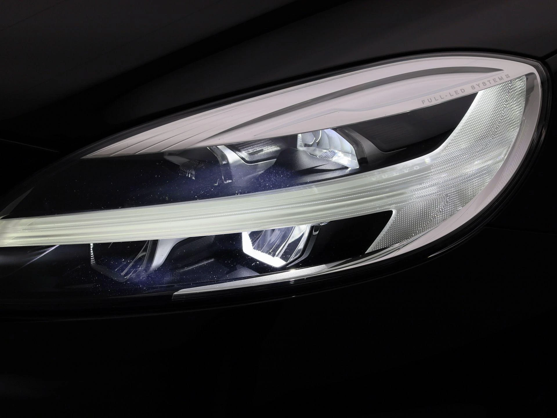 Volvo-V40-image-12
