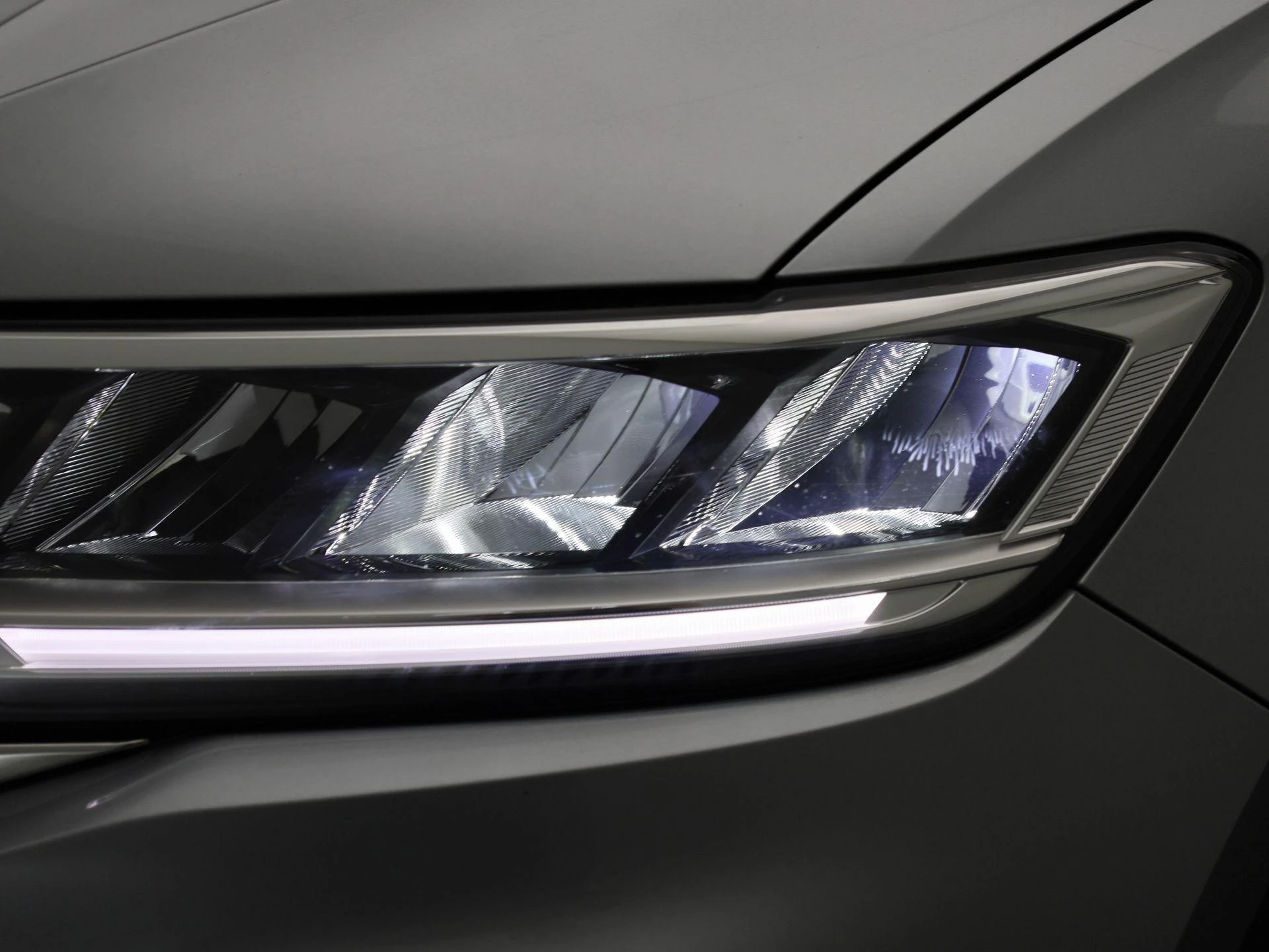 Volkswagen-T-Roc-image-13