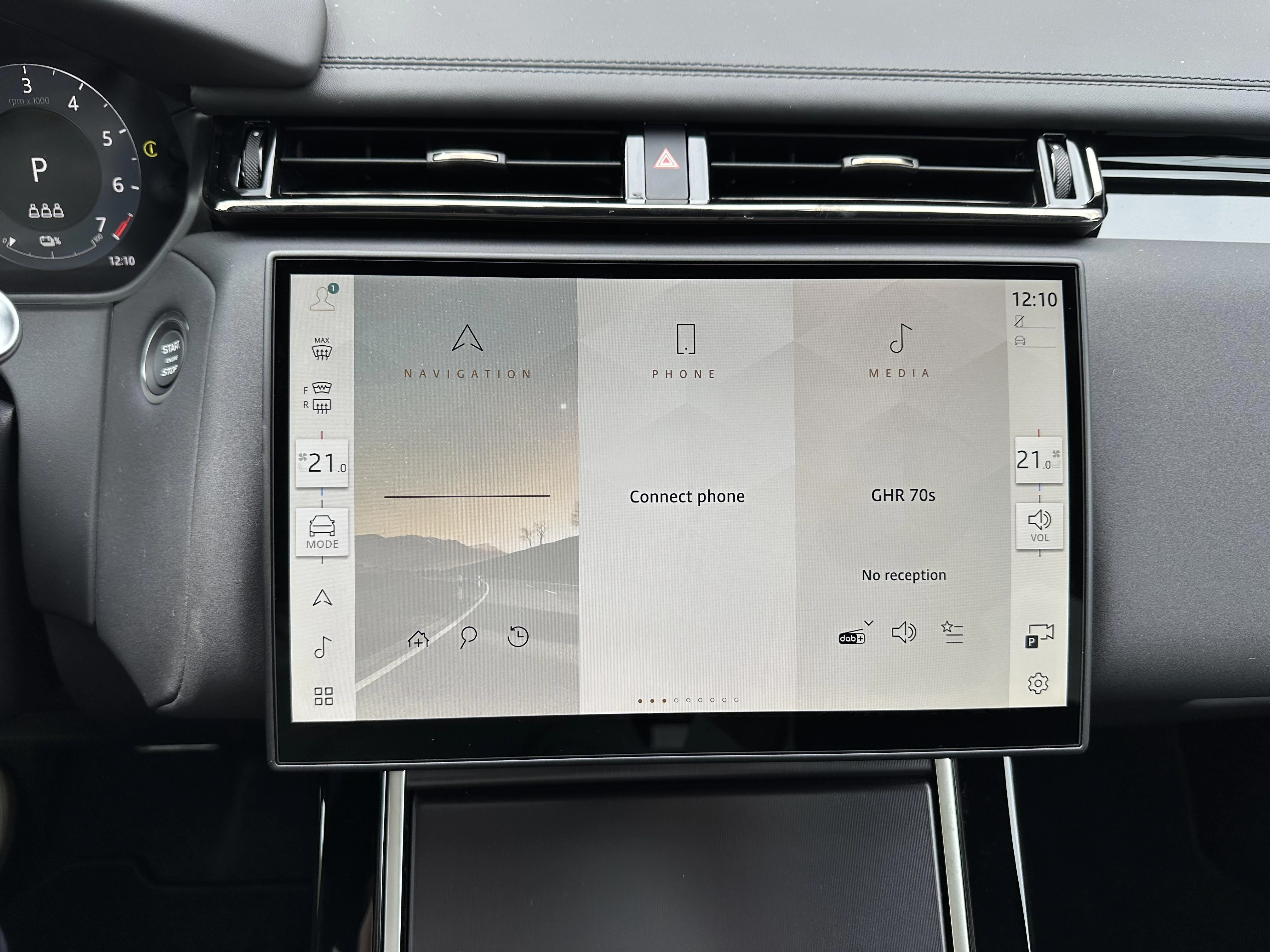 Land Rover-Range Rover Velar-image-21