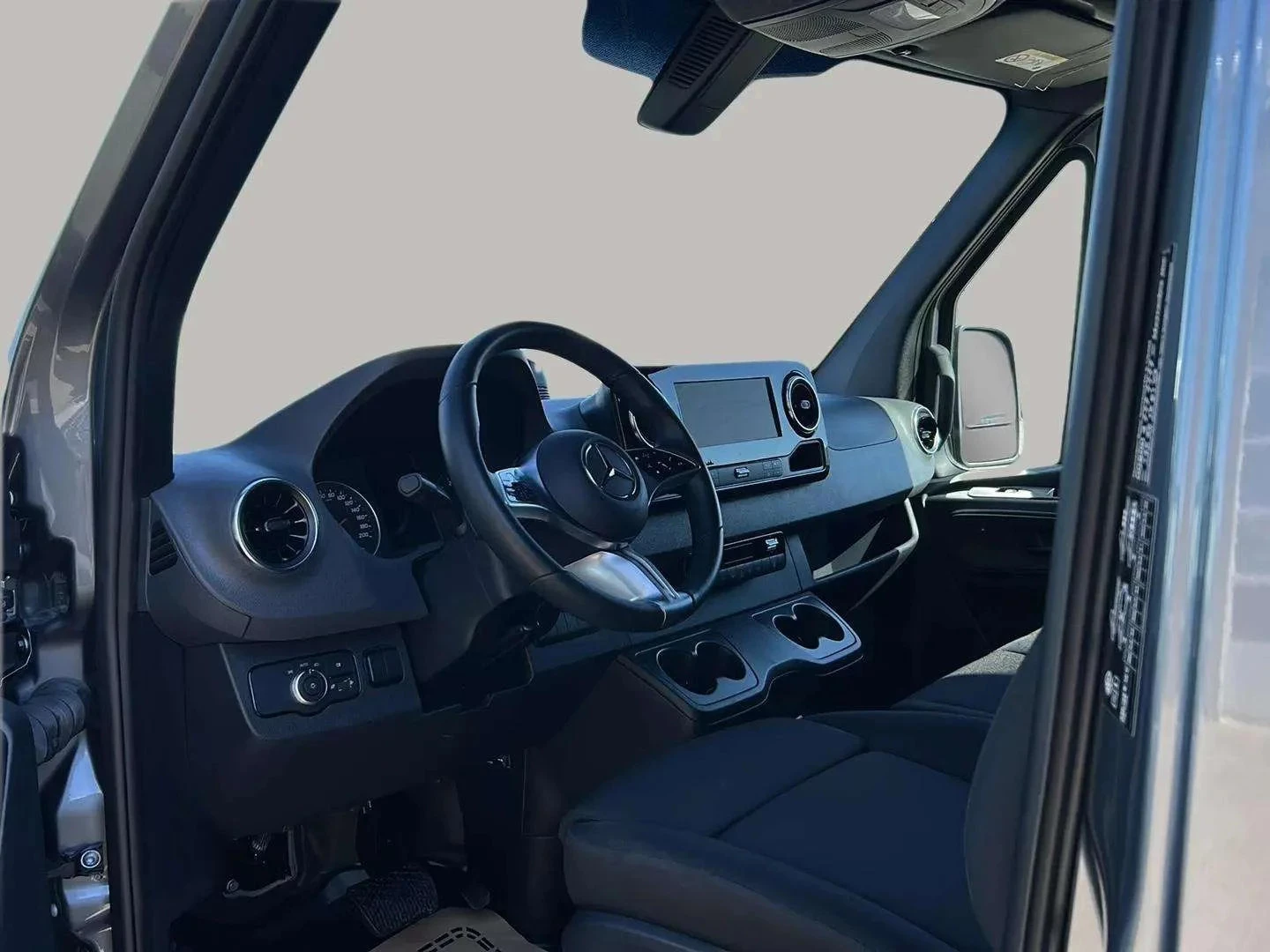 Mercedes-Benz-Sprinter-image-9