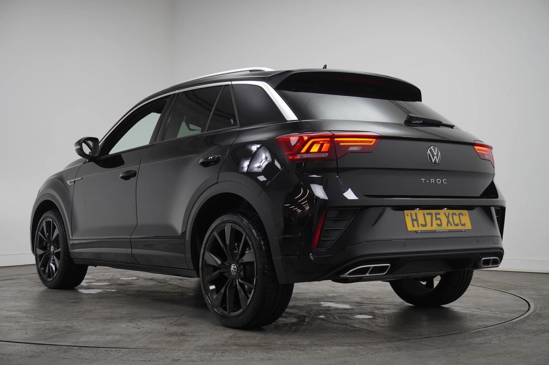 Volkswagen-T-Roc-image-2
