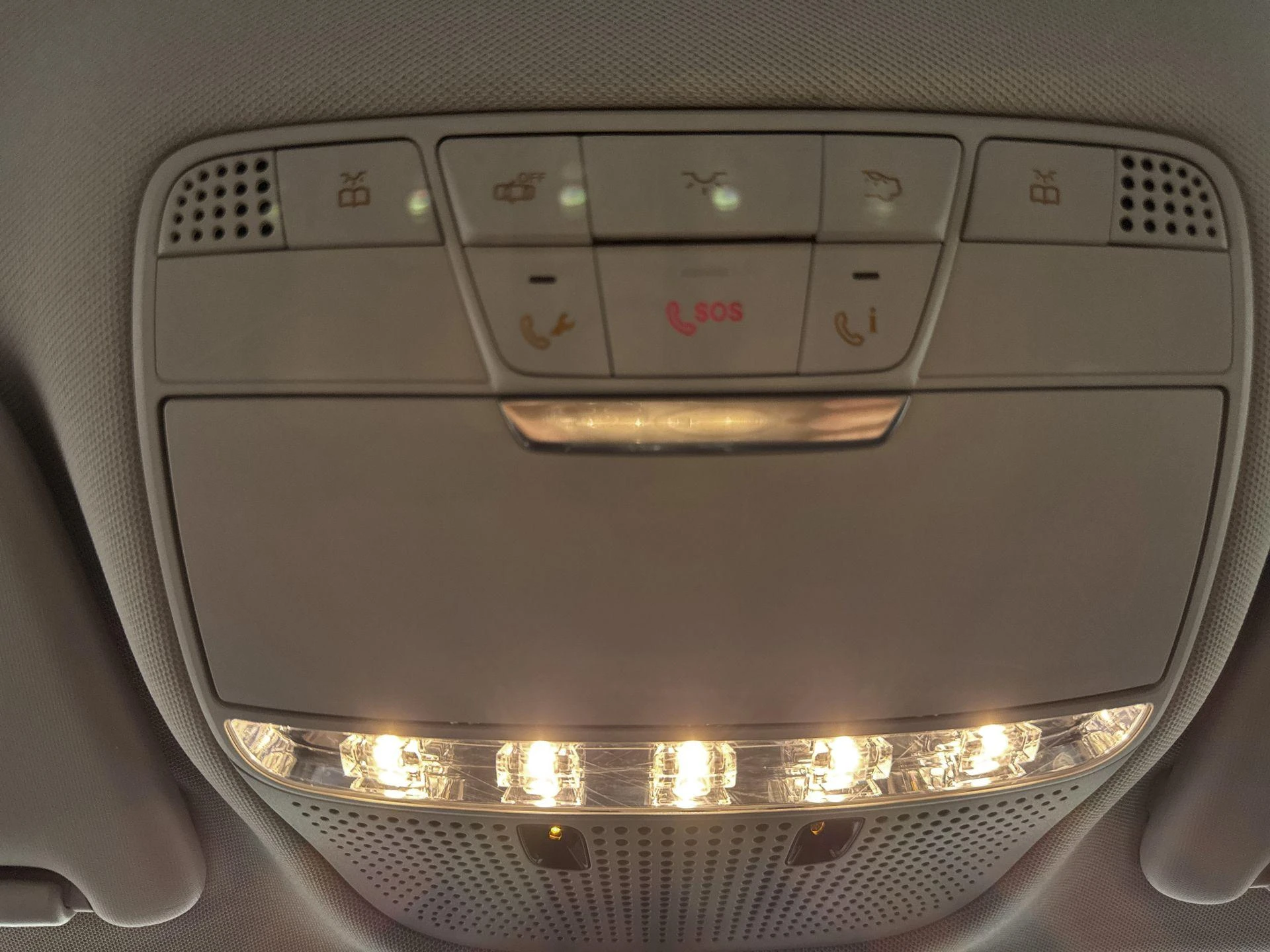 Mercedes-Benz-C-Klasse-image-13