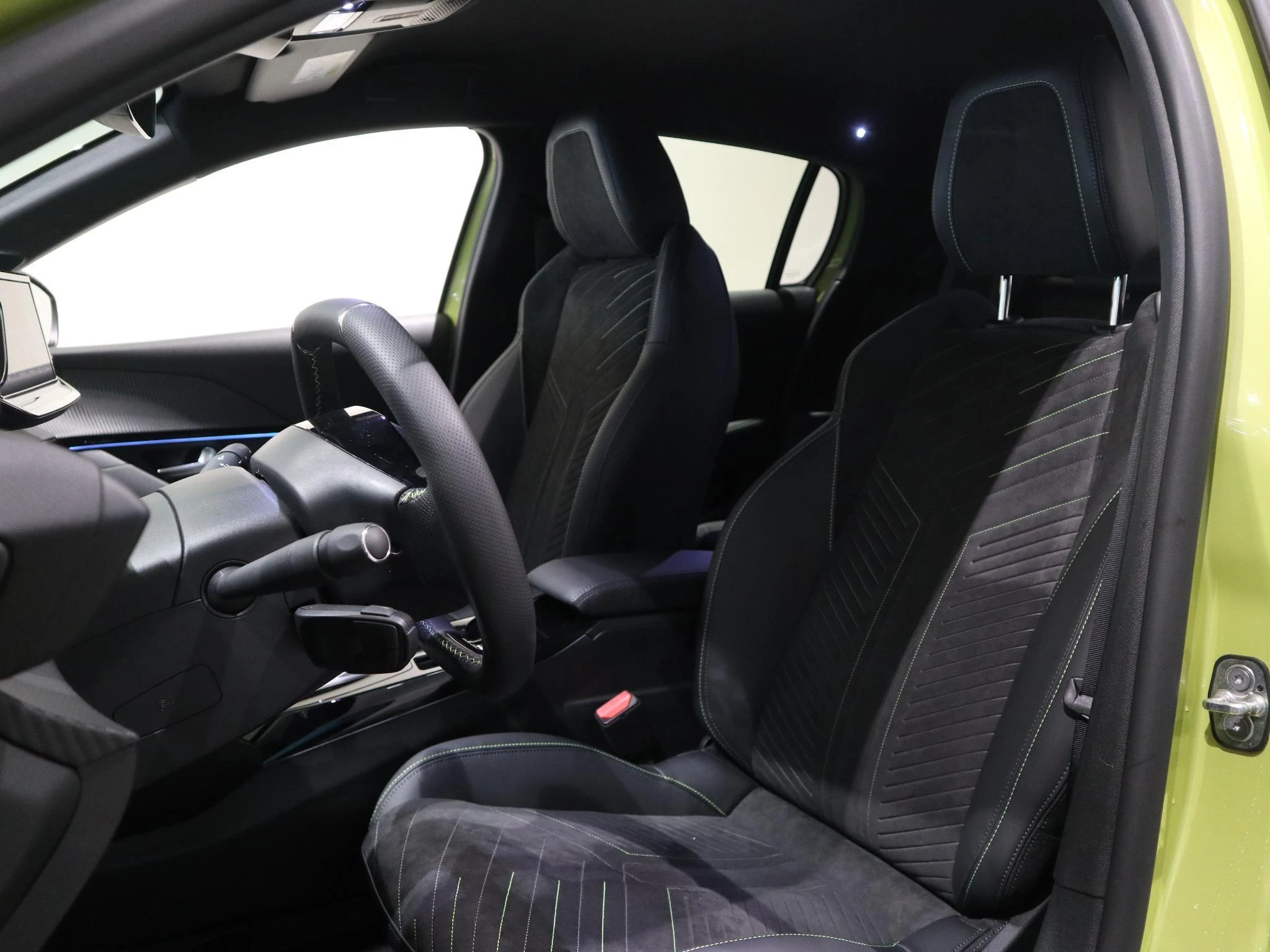 Peugeot-e-208-image-6