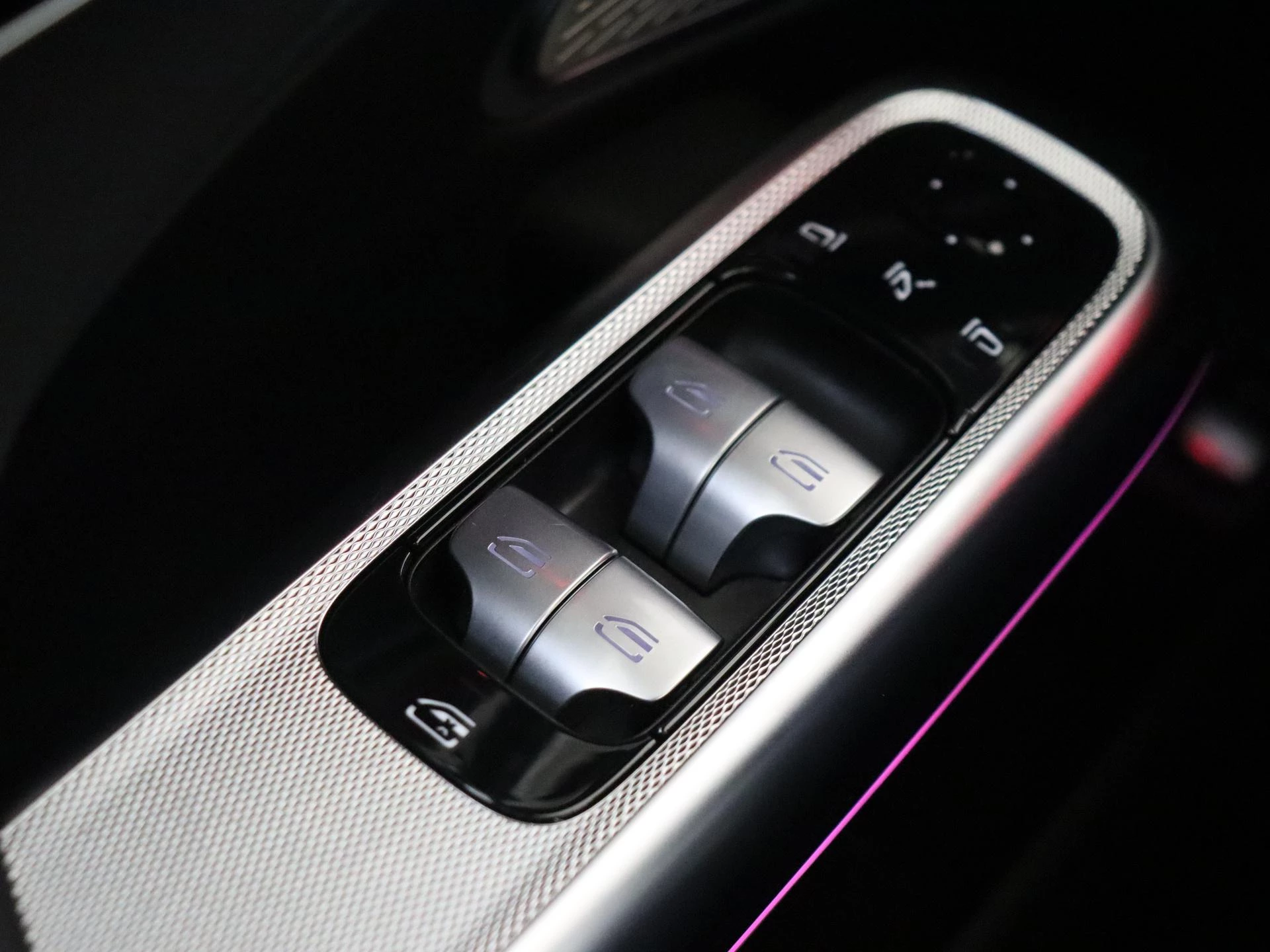 Mercedes-Benz-E-Klasse-image-30
