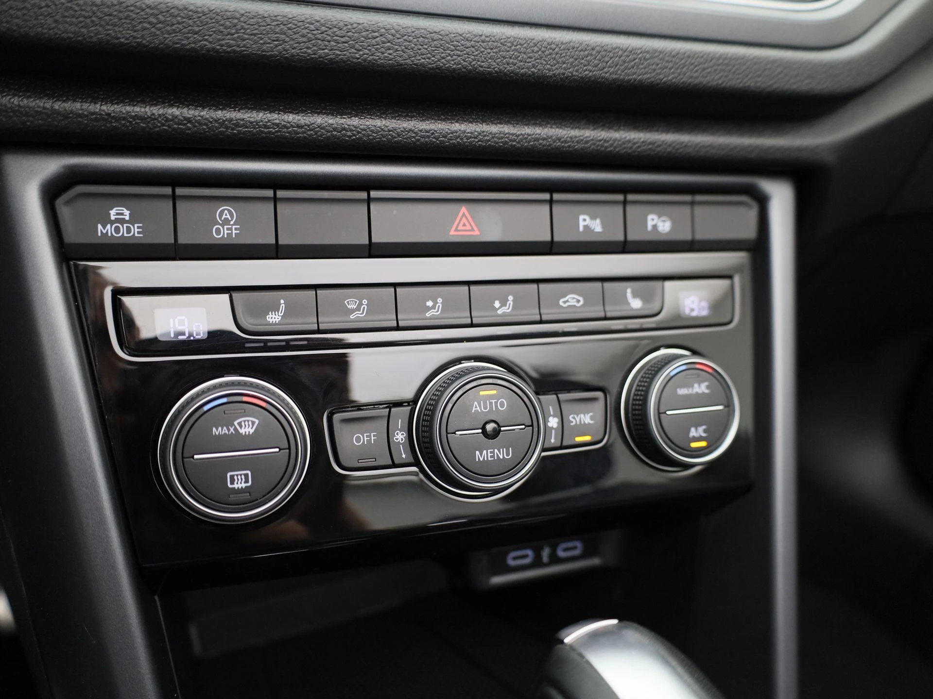Volkswagen-T-Roc-image-22
