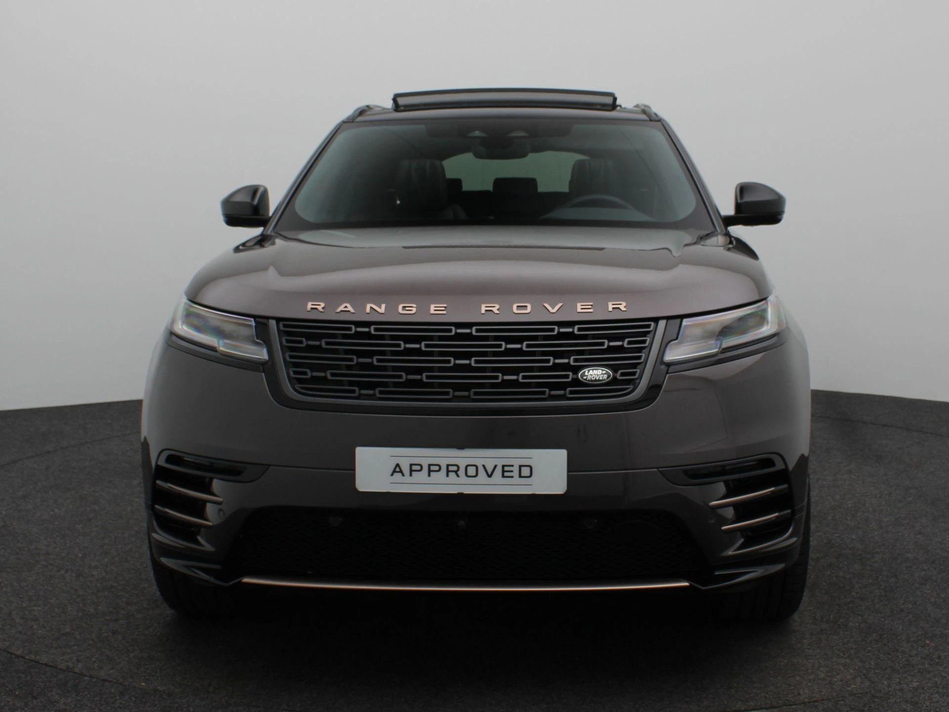 Land Rover-Range Rover Velar-image-3