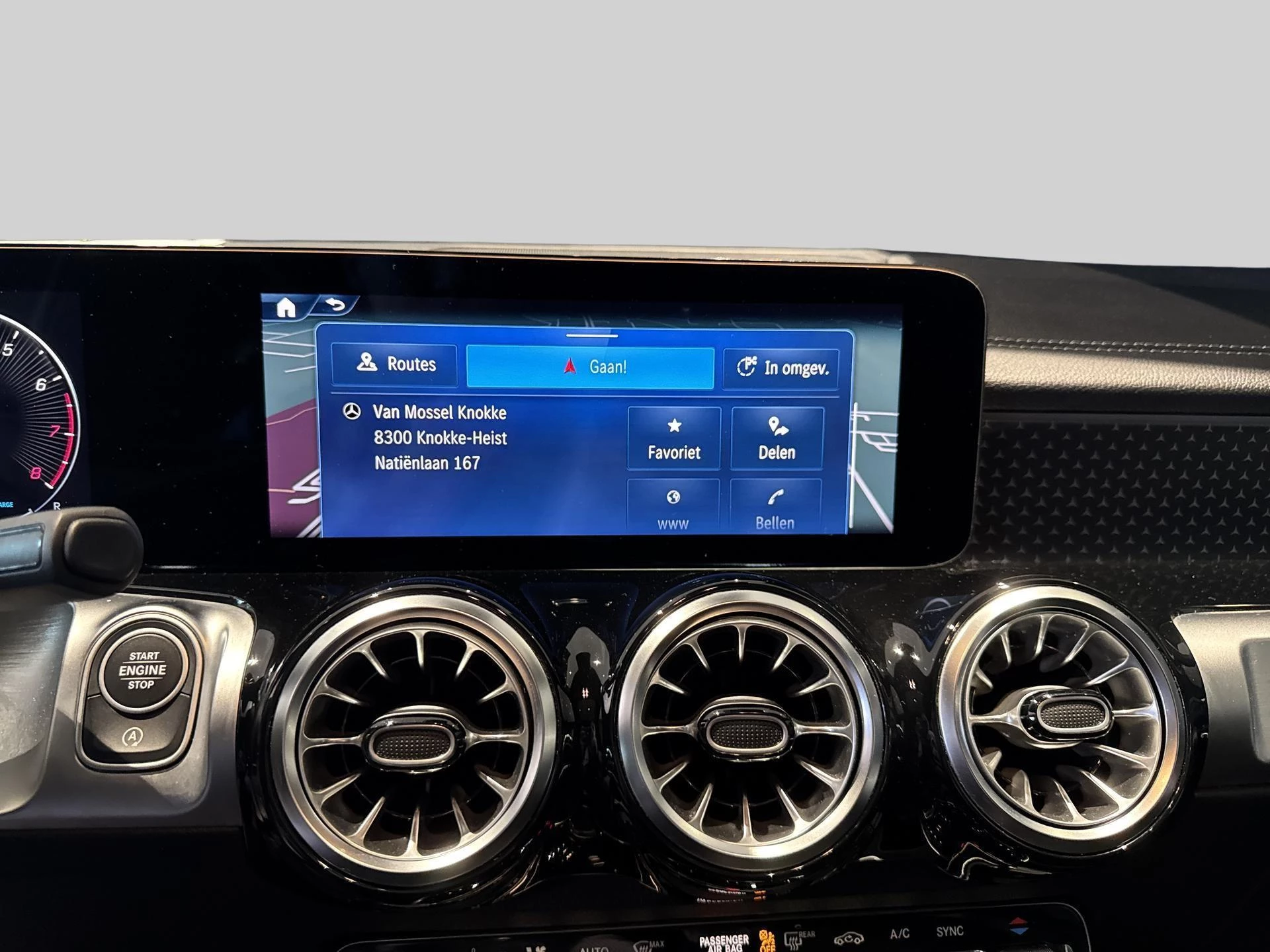 Mercedes-Benz GLB 200 Luxury Line + LEDER + PANO DAK + TREKHAAK + MULTIBEAM +