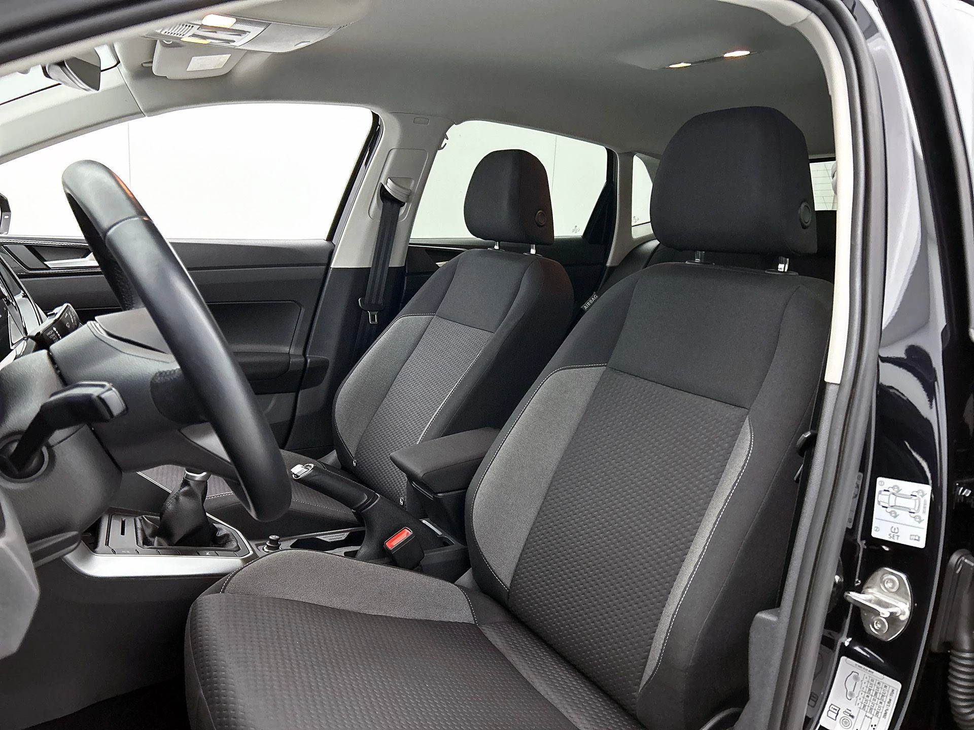 Volkswagen-Polo-image-37