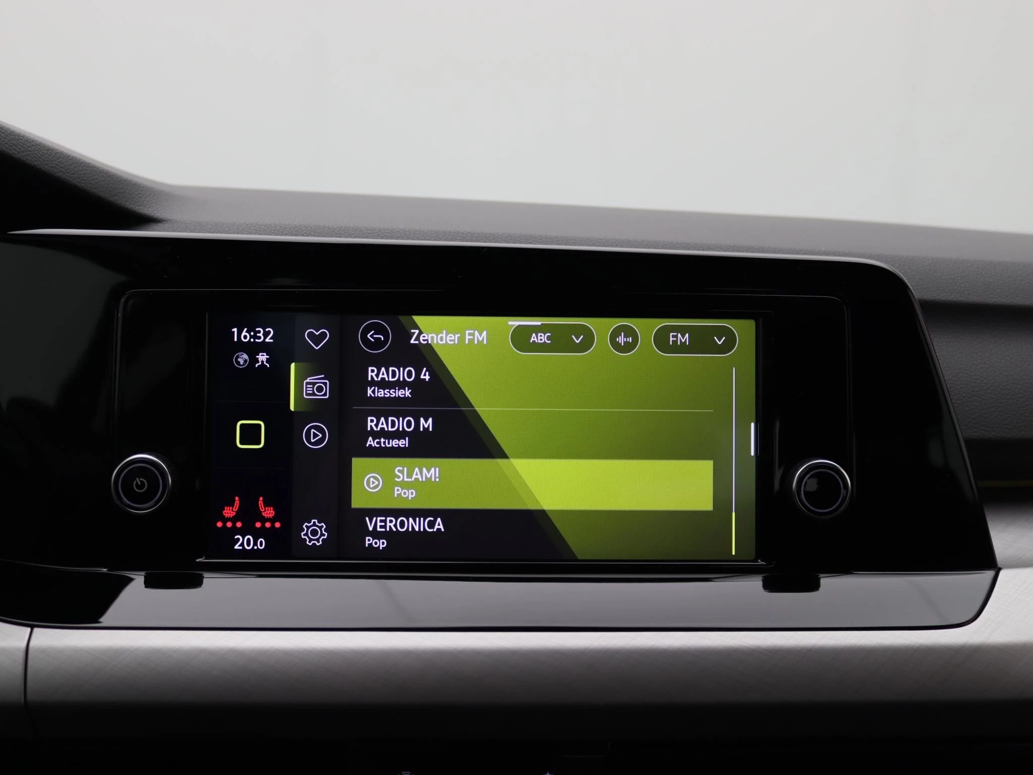 Volkswagen-Golf-image-14