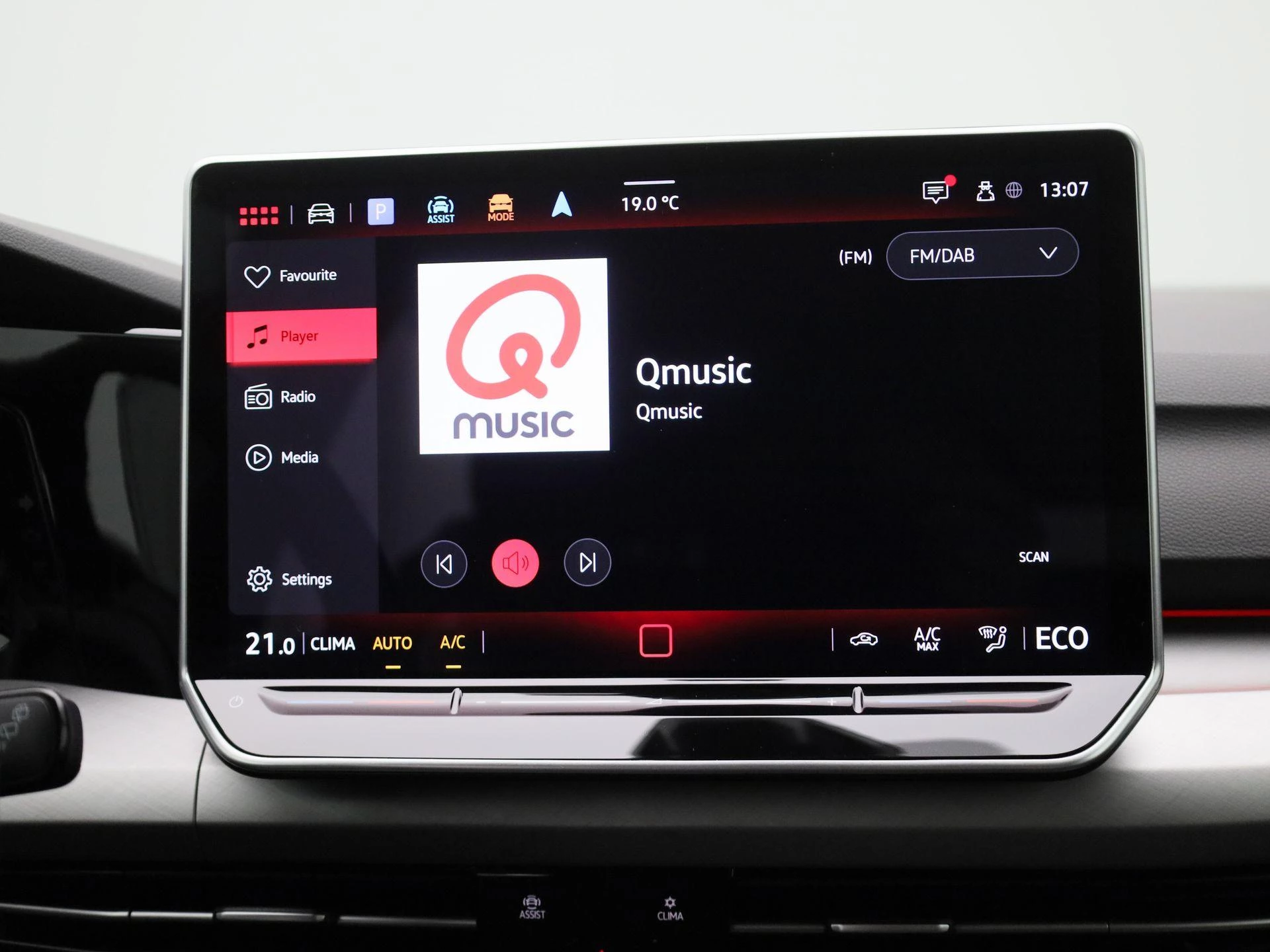 Volkswagen-Golf-image-8