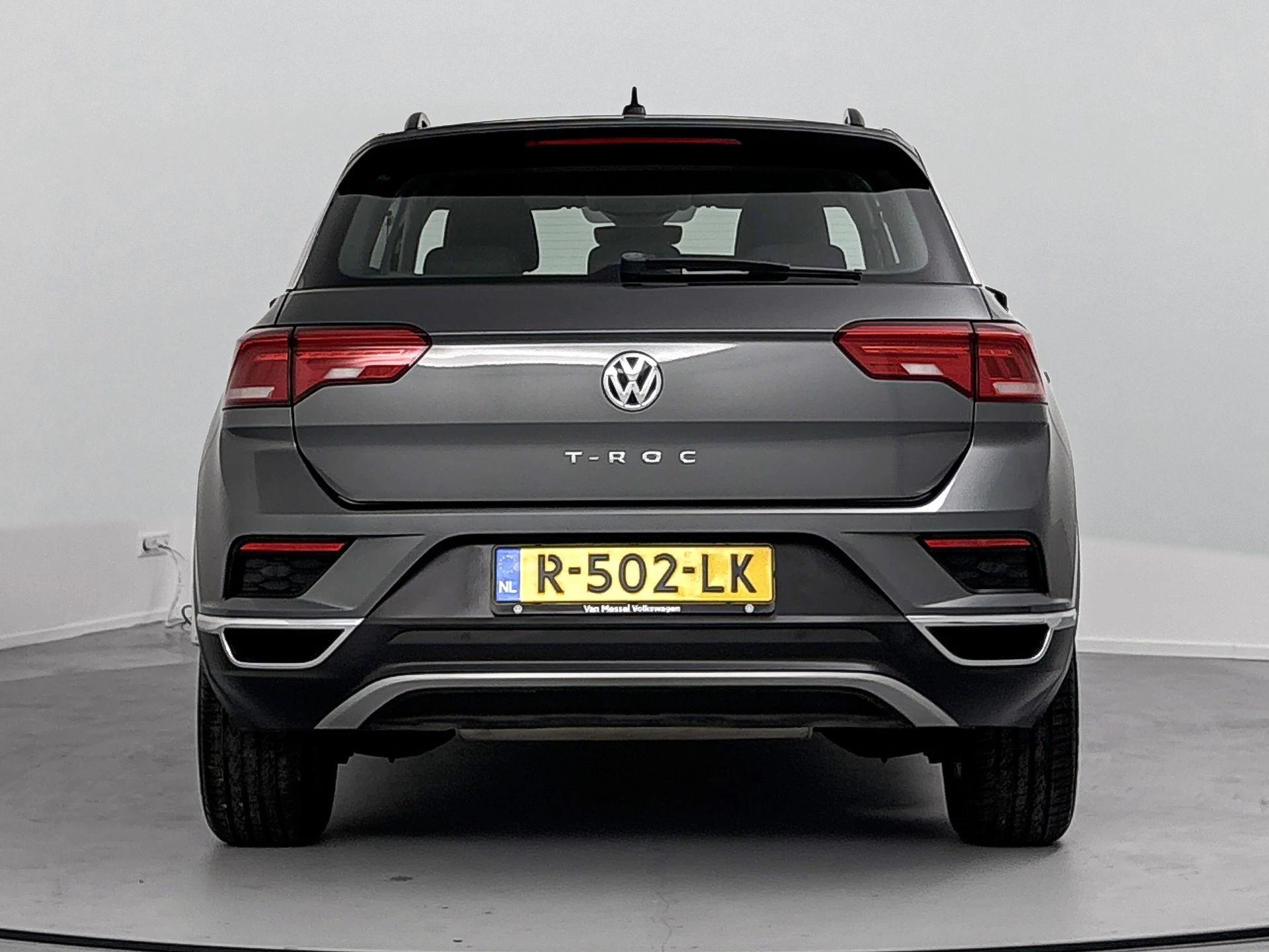Volkswagen-T-Roc-image-2